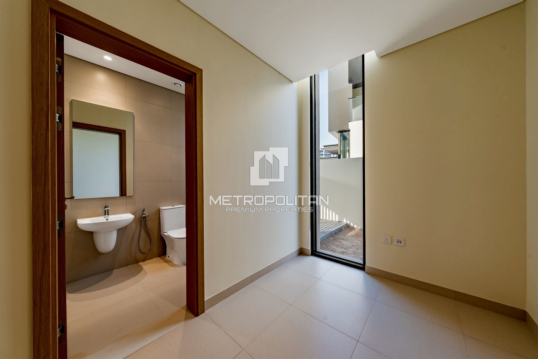 Luxurious | Prime First Row | Open Lake View