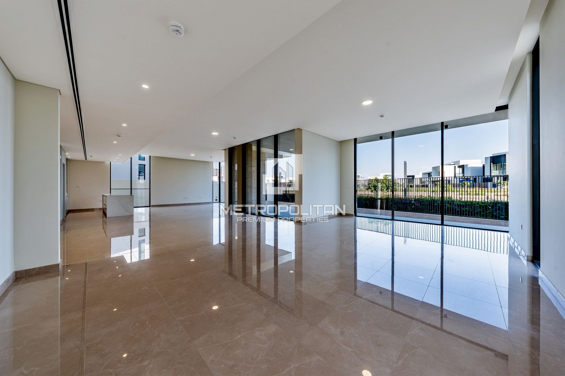 Luxurious | Prime First Row | Open Lake View