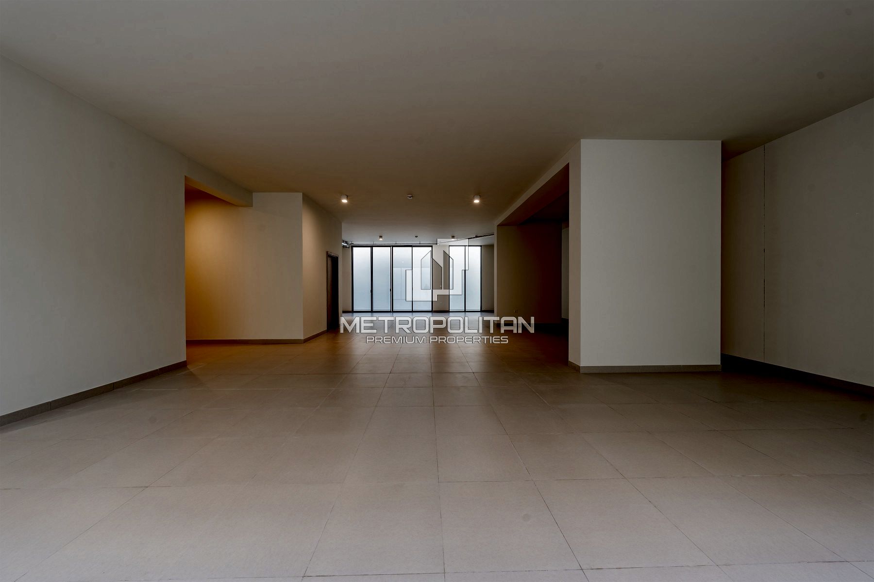 Luxurious | Prime First Row | Open Lake View