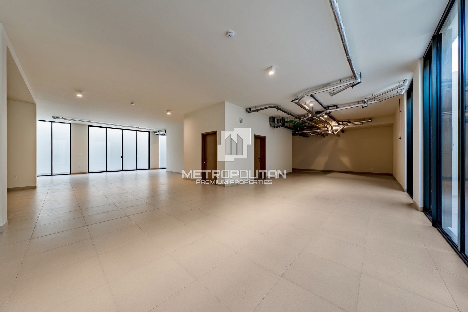 Luxurious | Prime First Row | Open Lake View