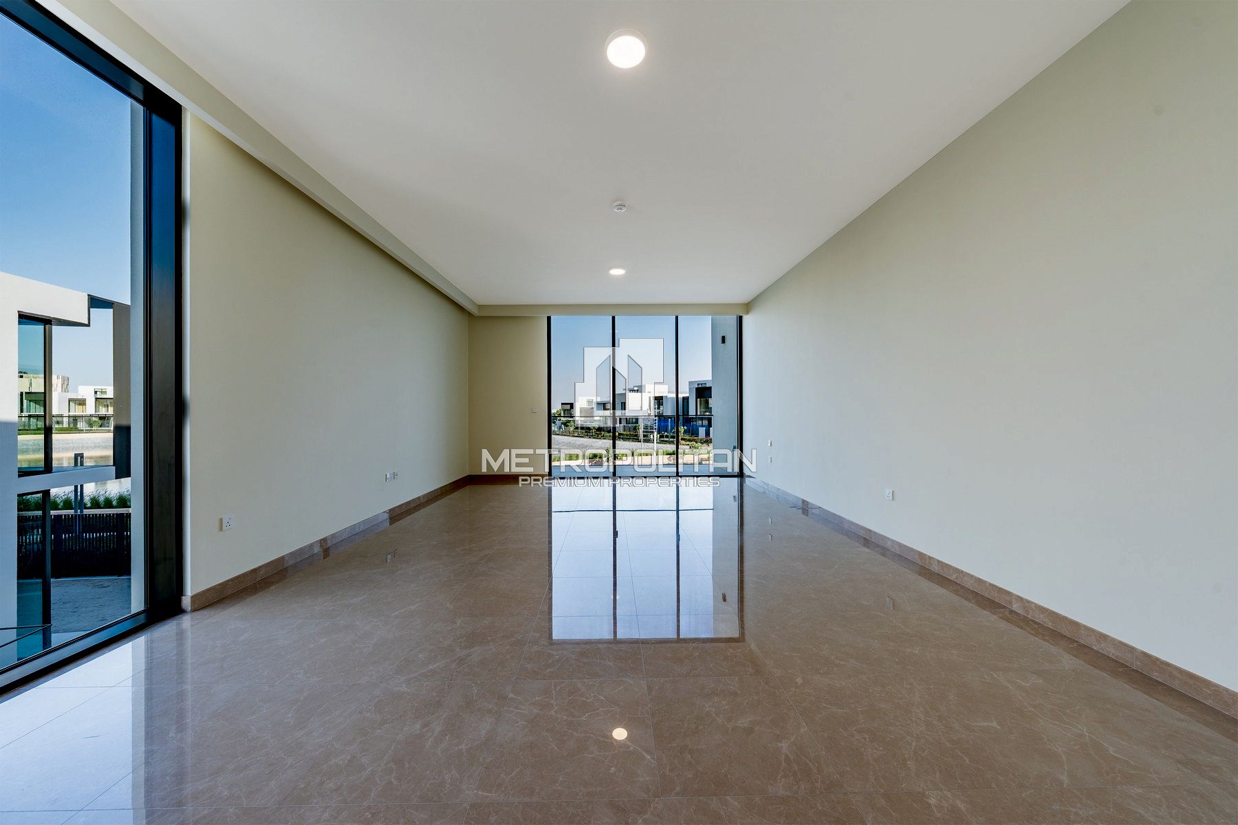 Luxurious | Prime First Row | Open Lake View
