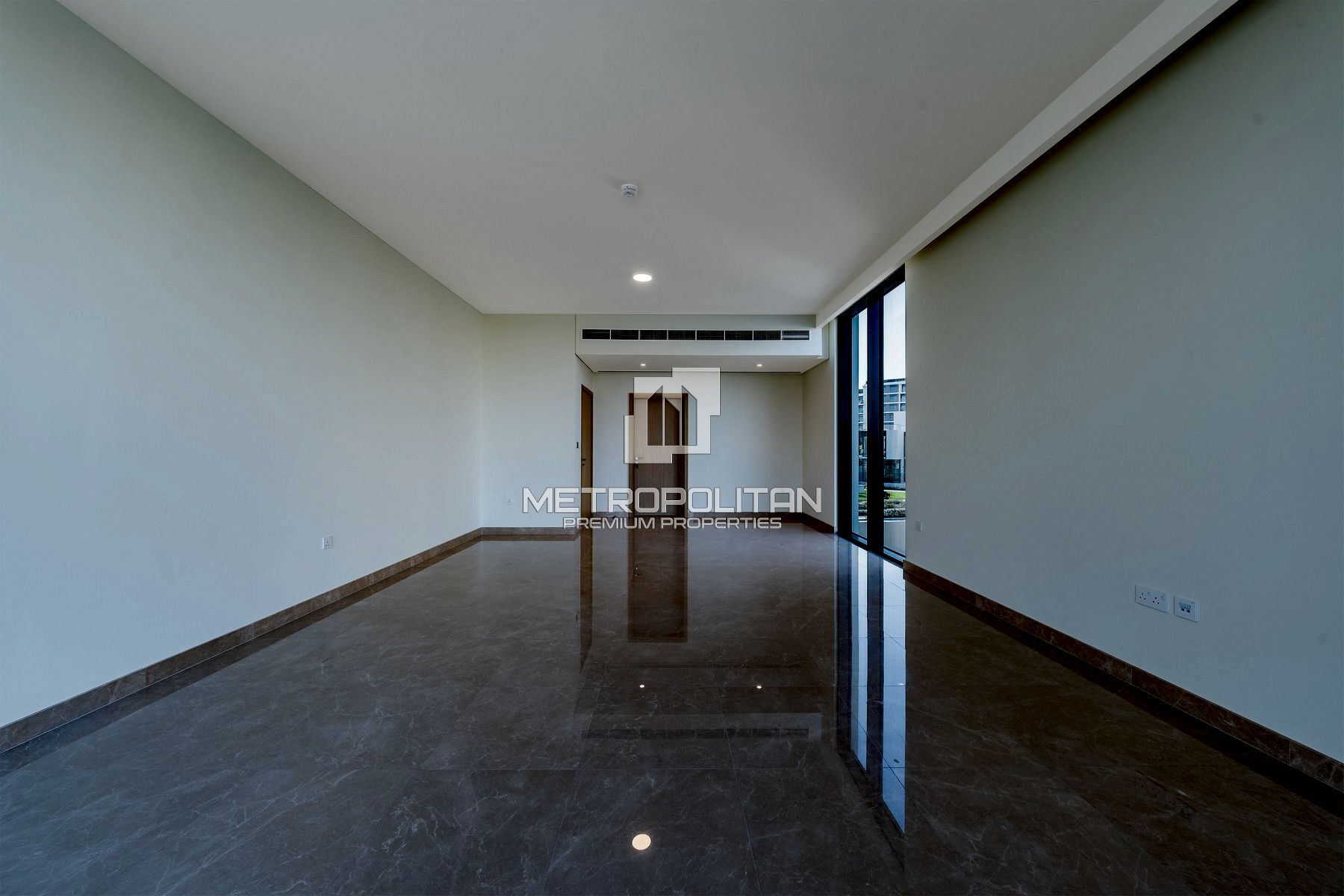 Luxurious | Prime First Row | Open Lake View