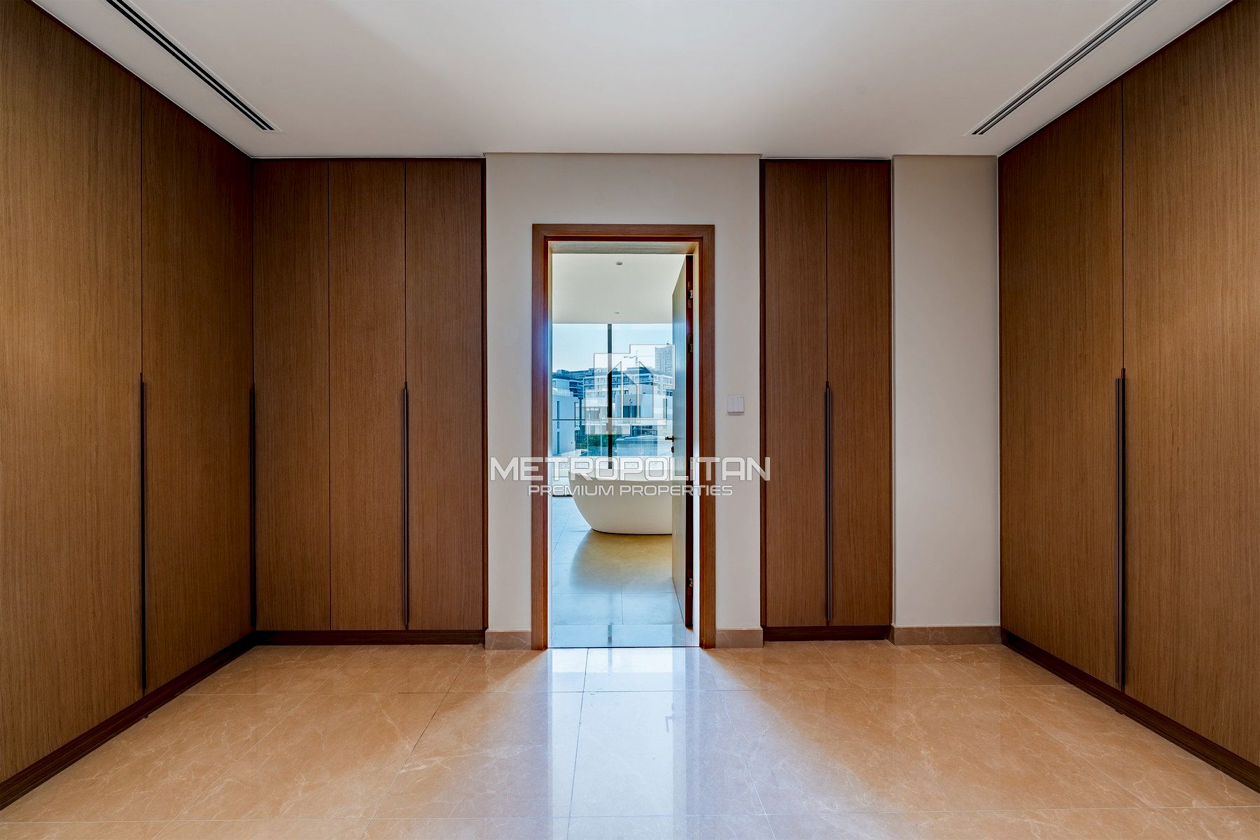 Luxurious | Prime First Row | Open Lake View