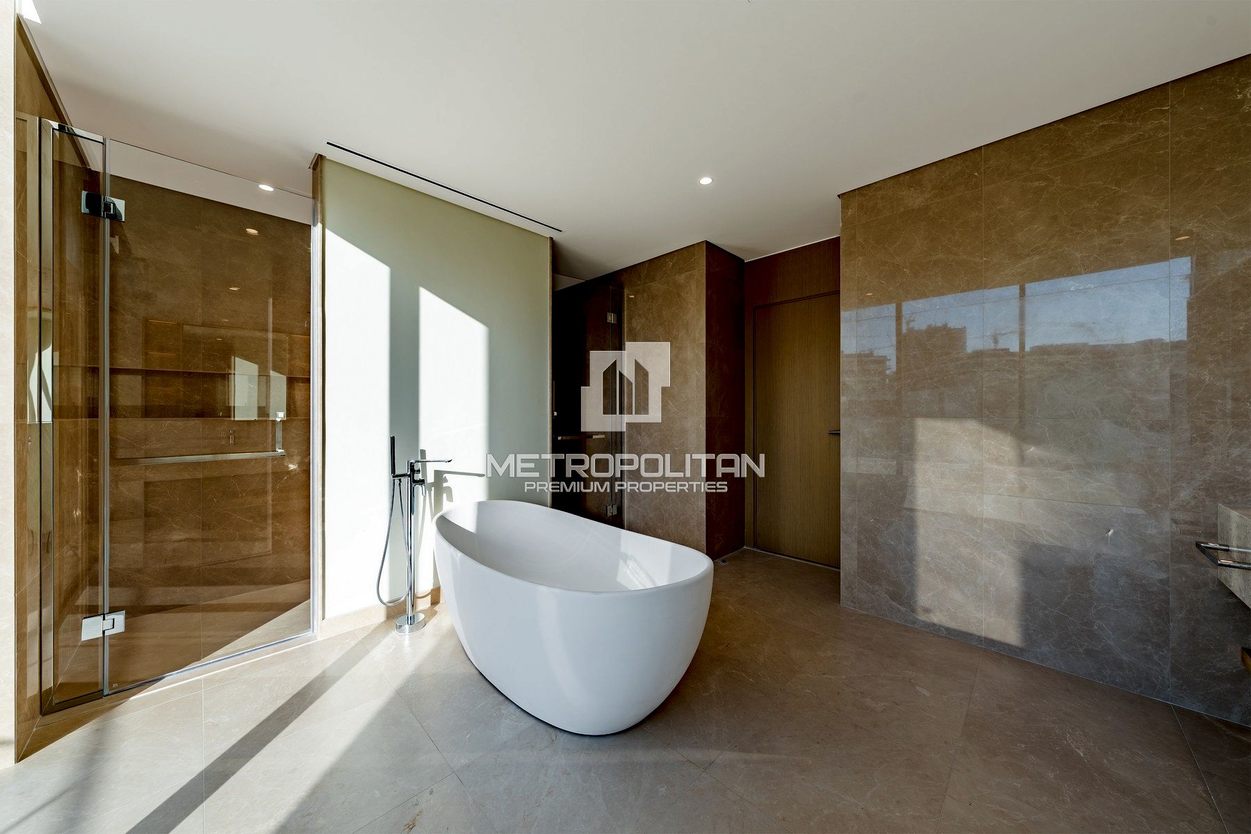 Luxurious | Prime First Row | Open Lake View