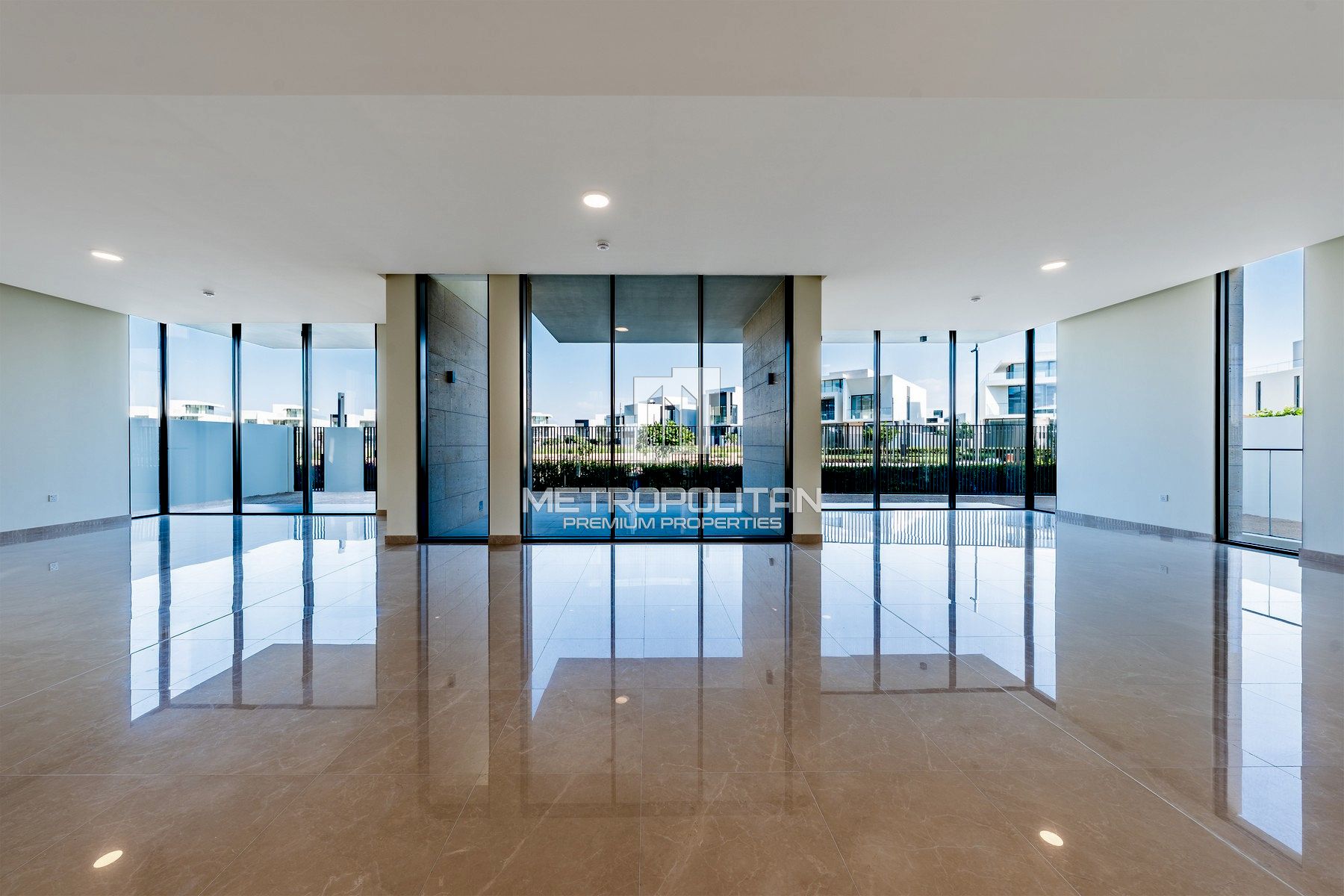 Luxurious | Prime First Row | Open Lake View