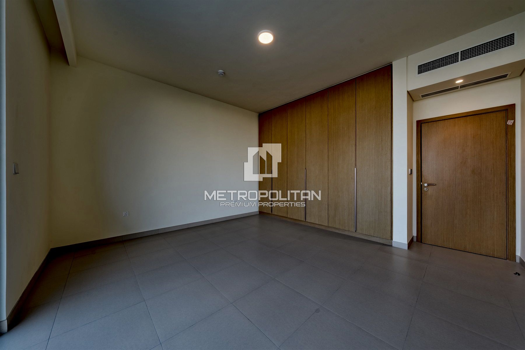 Luxurious | Prime First Row | Open Lake View