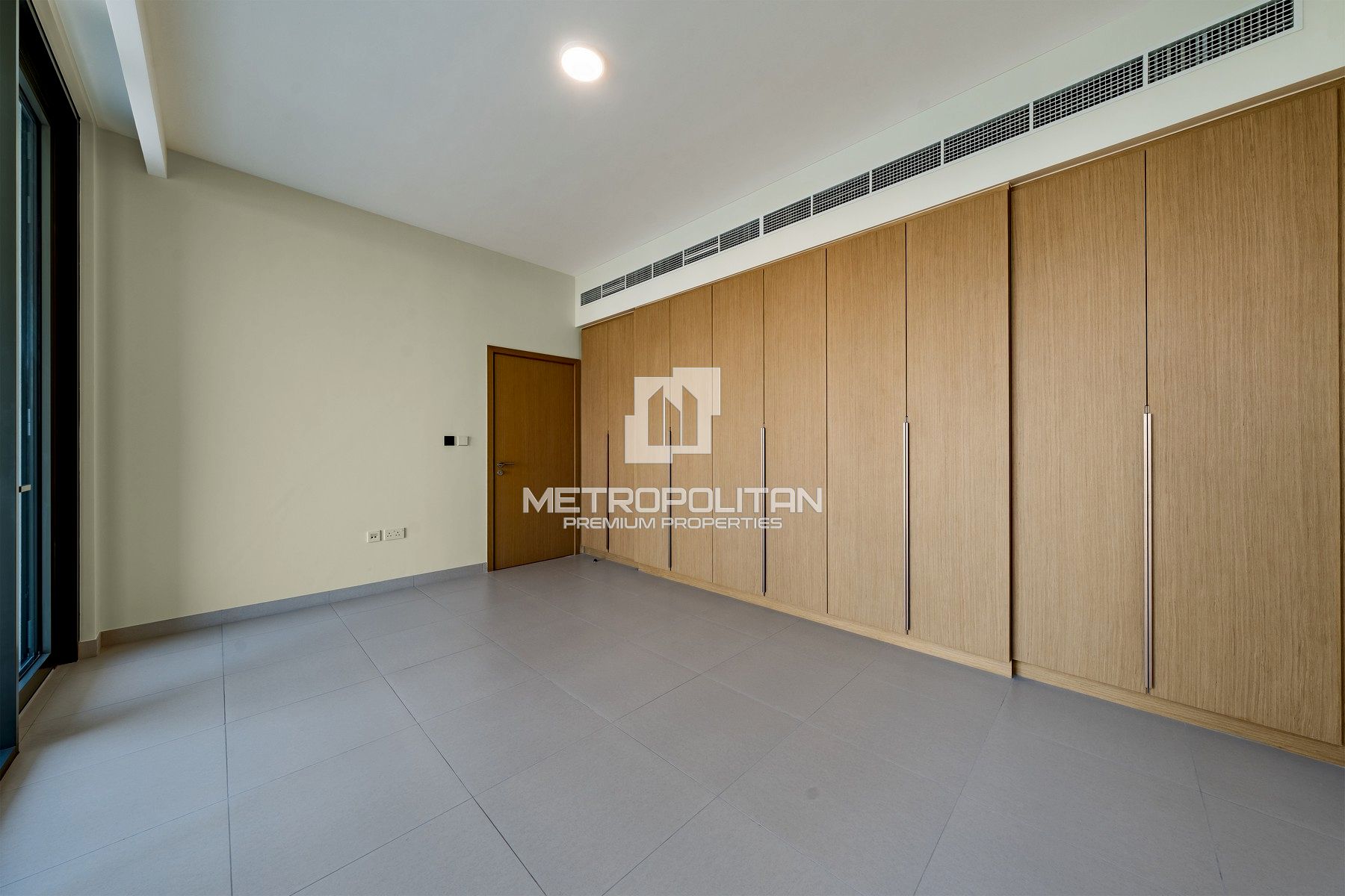 Luxurious | Prime First Row | Open Lake View