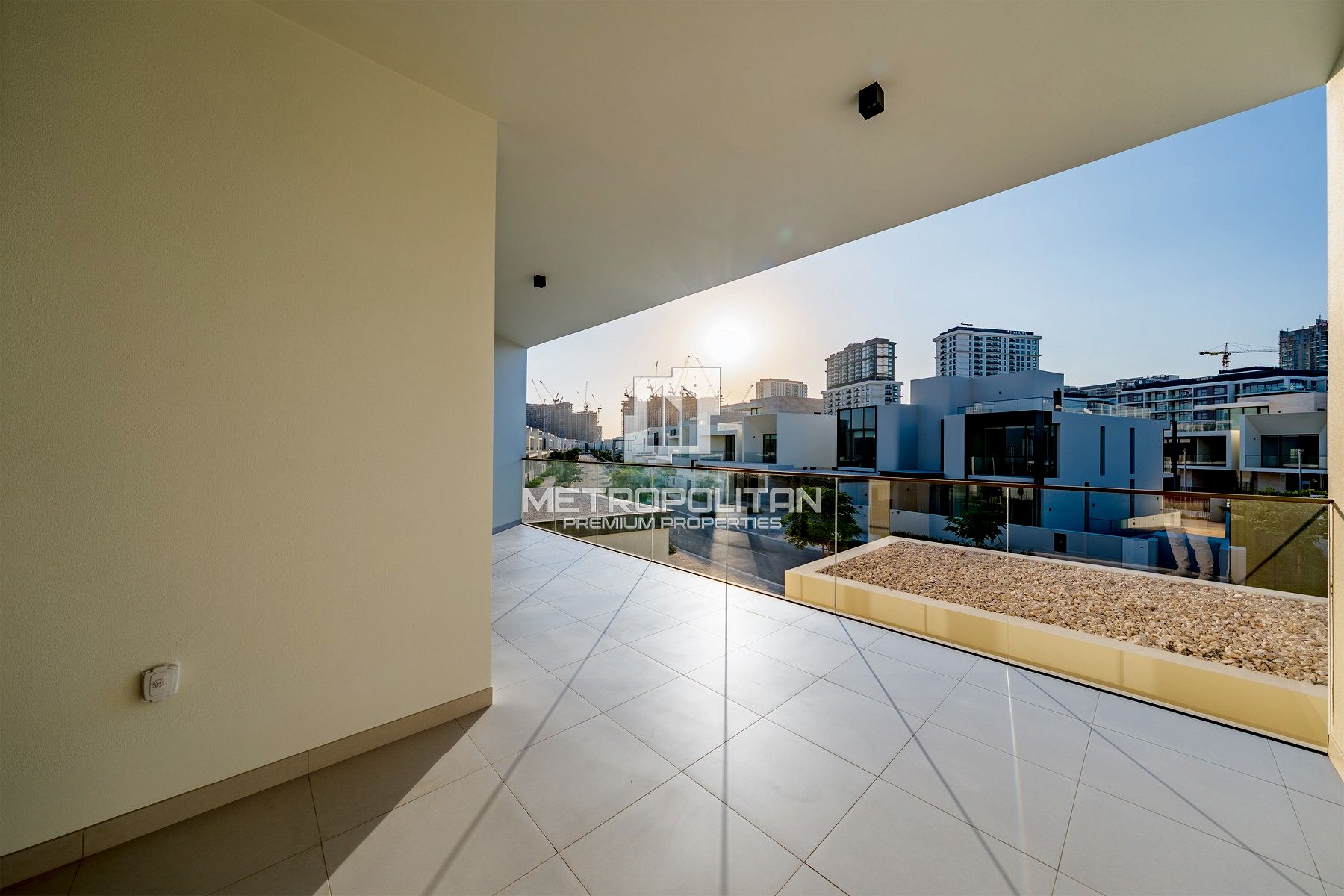 Luxurious | Prime First Row | Open Lake View