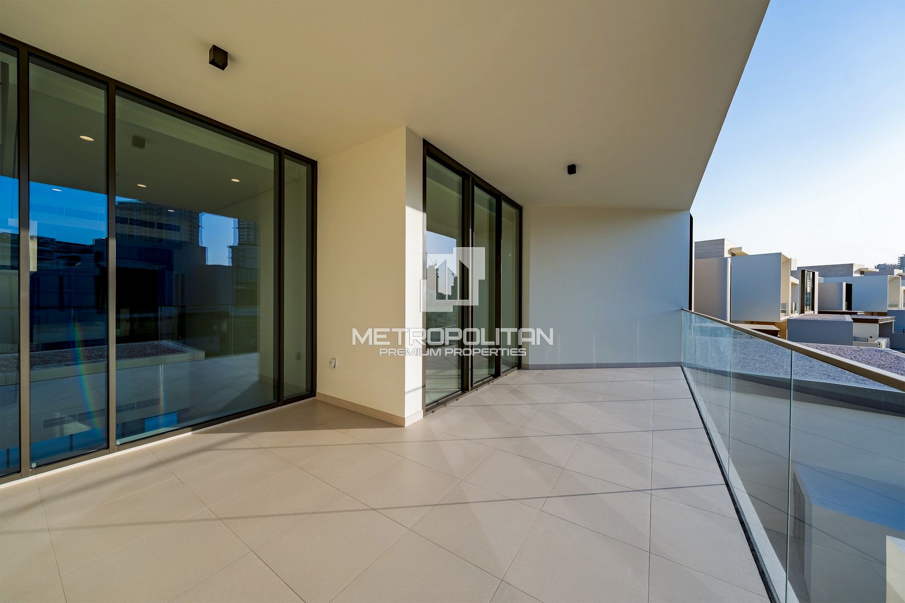 Luxurious | Prime First Row | Open Lake View
