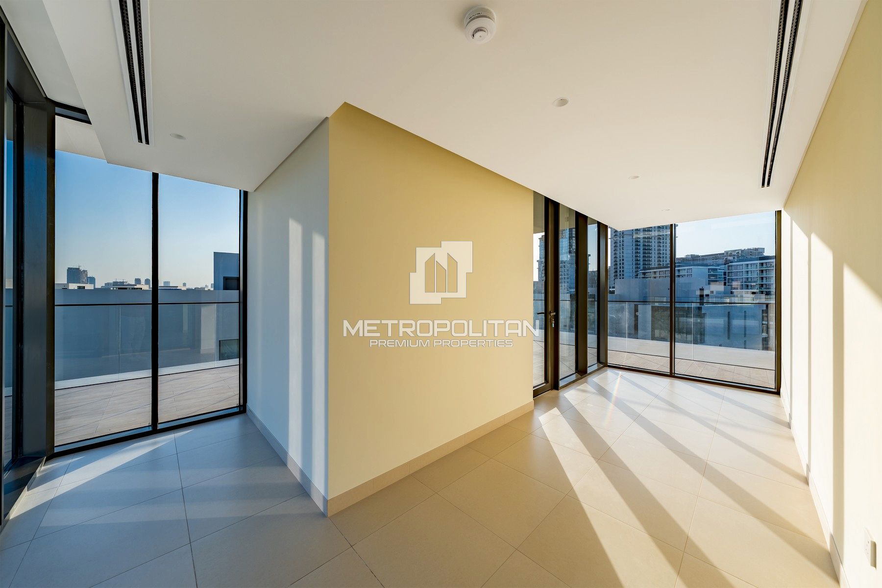 Luxurious | Prime First Row | Open Lake View