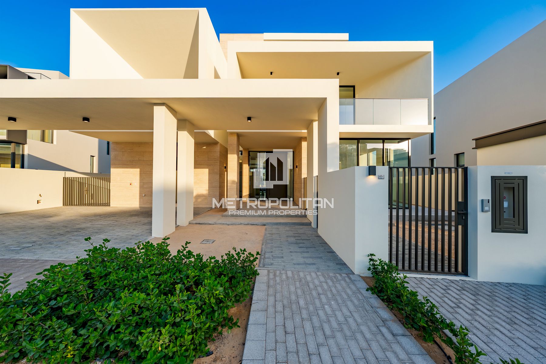 Luxurious | Prime First Row | Open Lake View