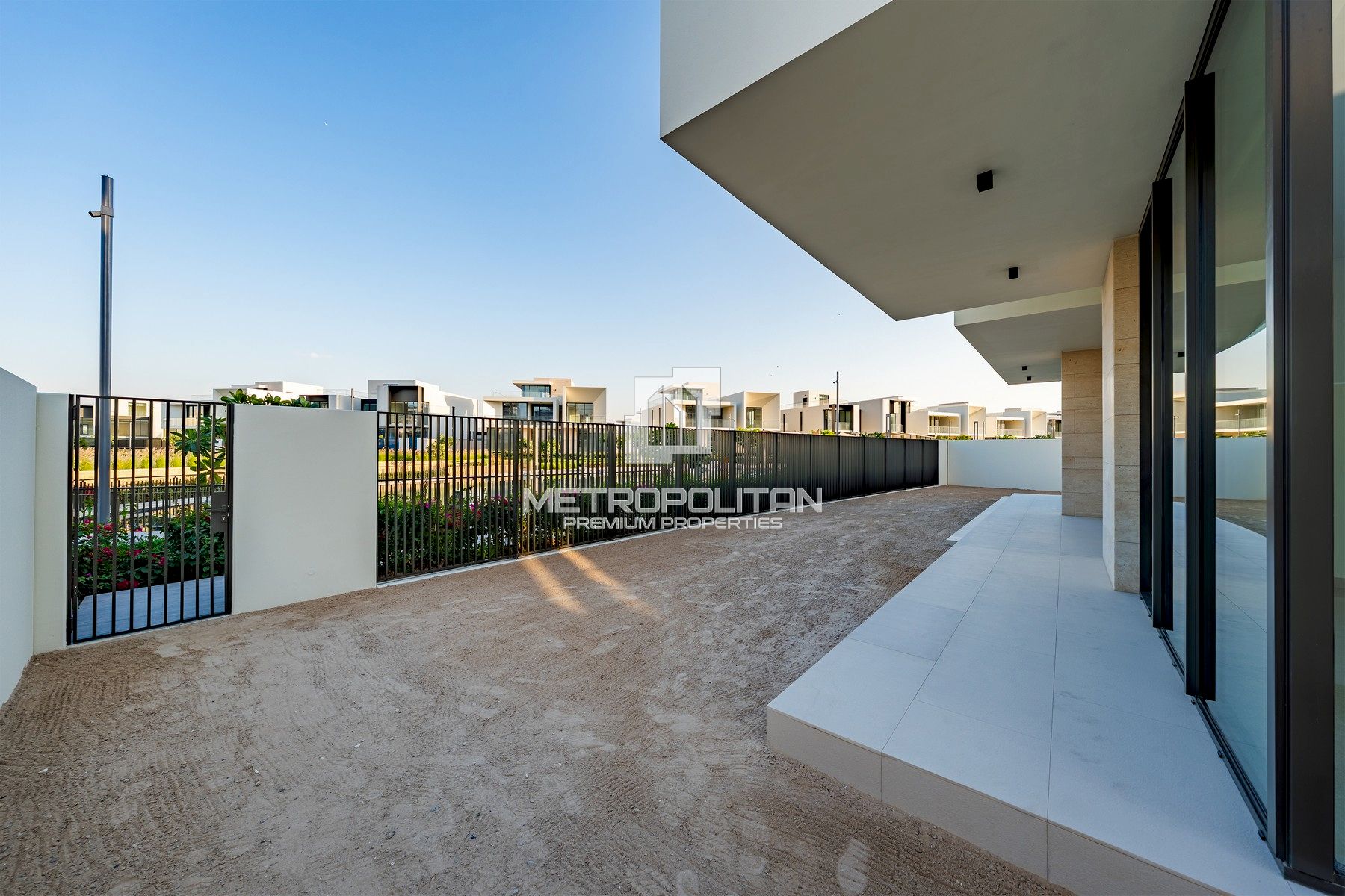 Luxurious | Prime First Row | Open Lake View