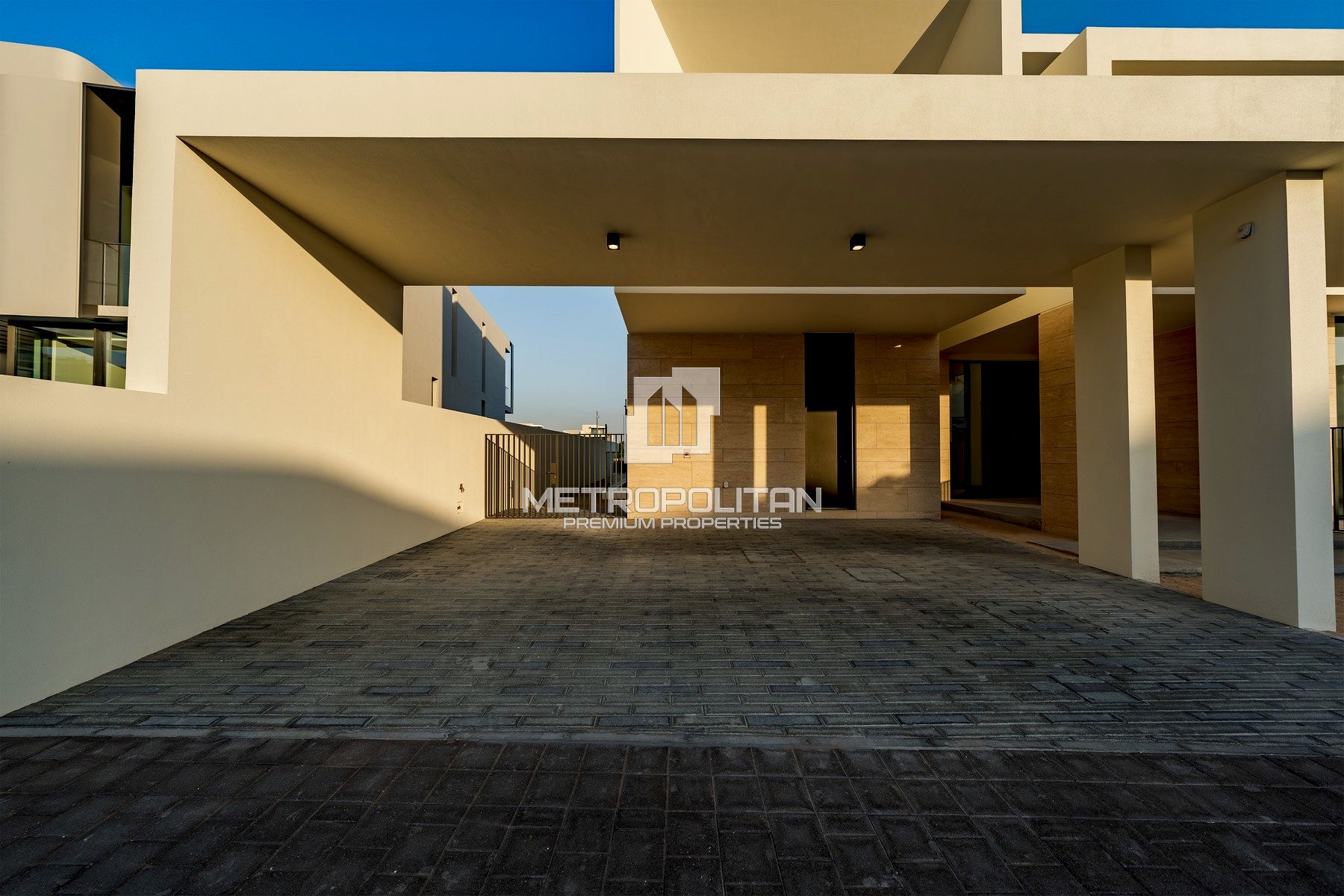 Luxurious | Prime First Row | Open Lake View