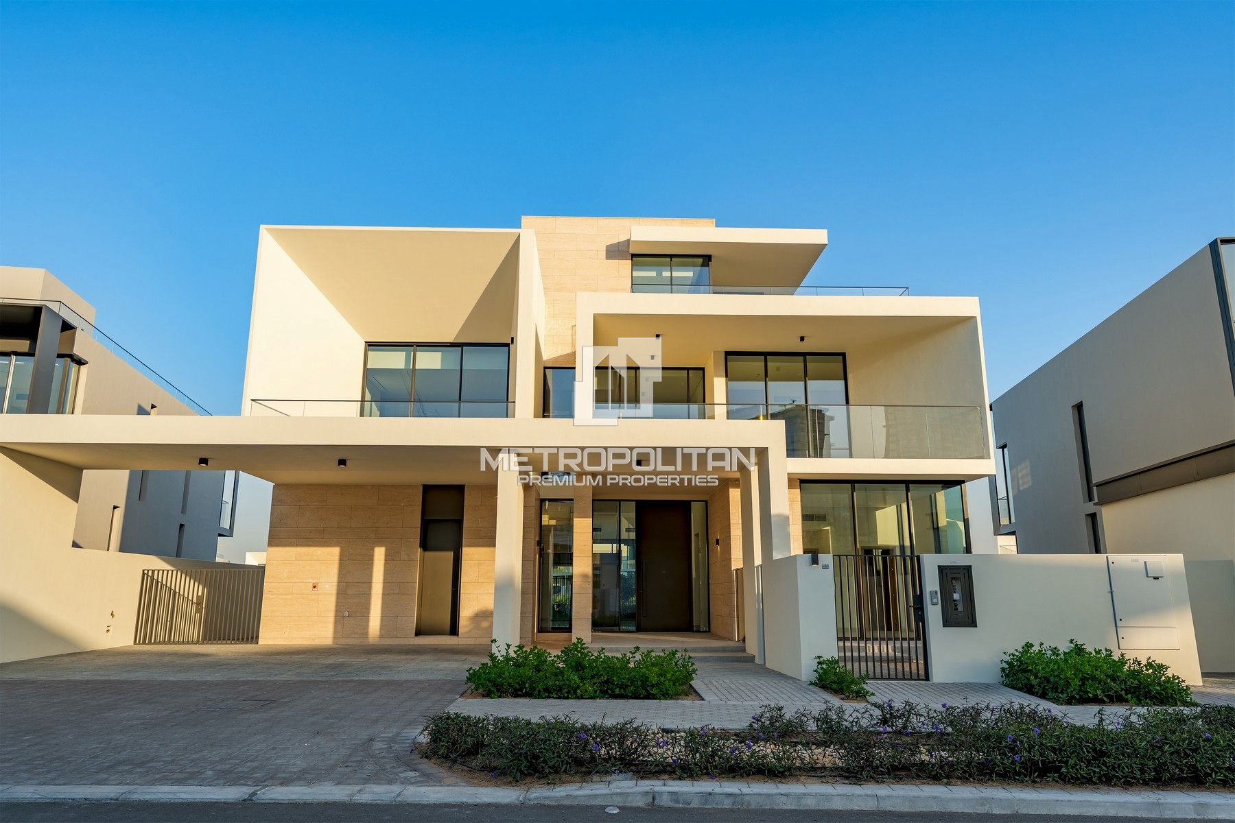 Luxurious | Prime First Row | Open Lake View