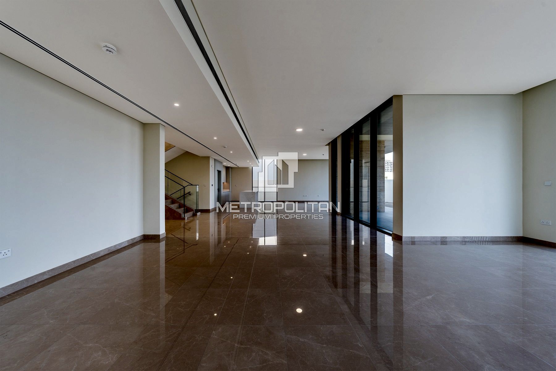 Luxurious | Prime First Row | Open Lake View