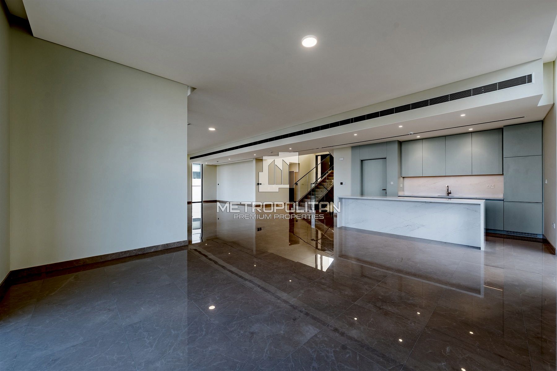 Luxurious | Prime First Row | Open Lake View