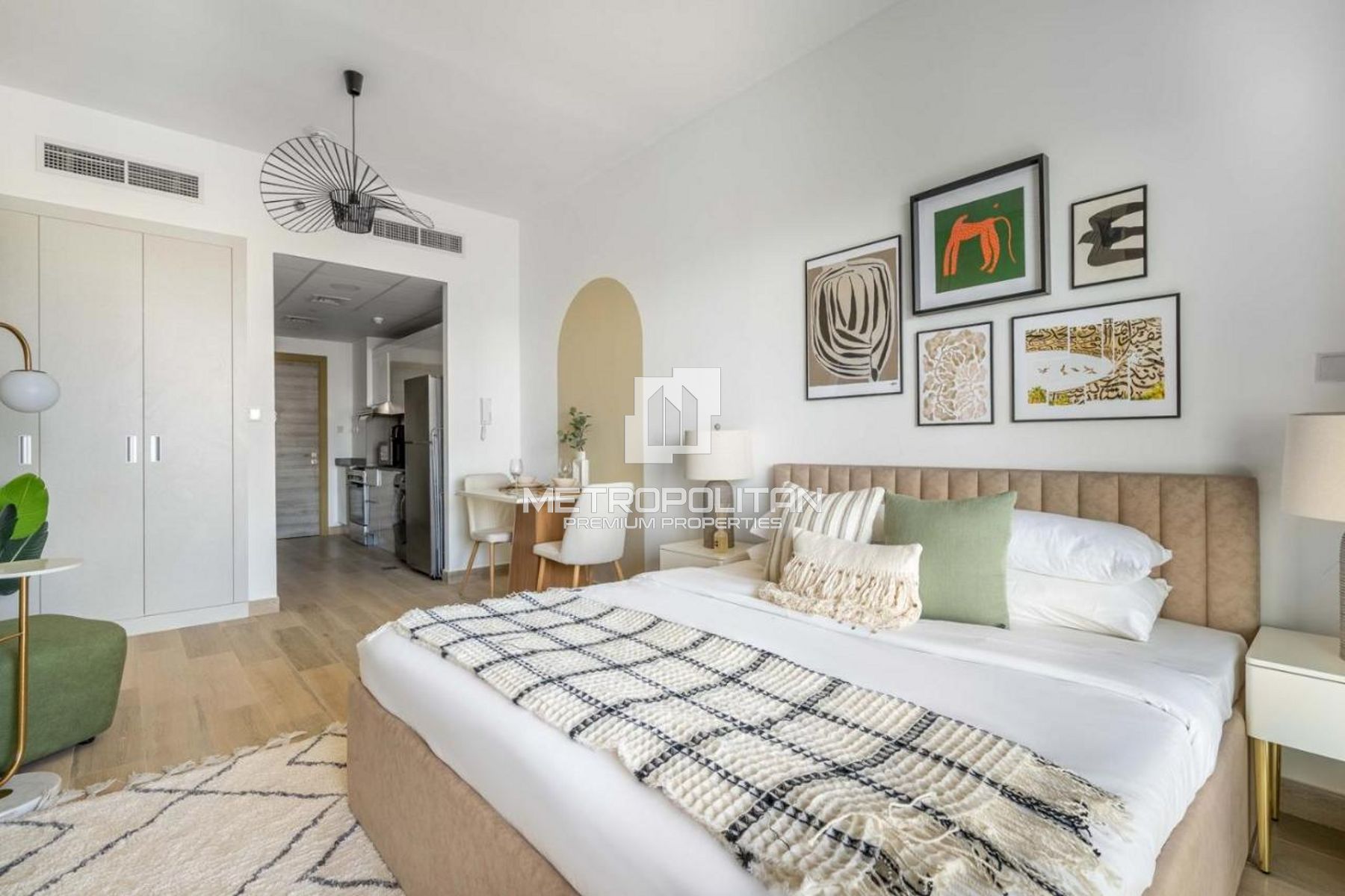 Fully Furnished | Prime Location | Vacant photo-4