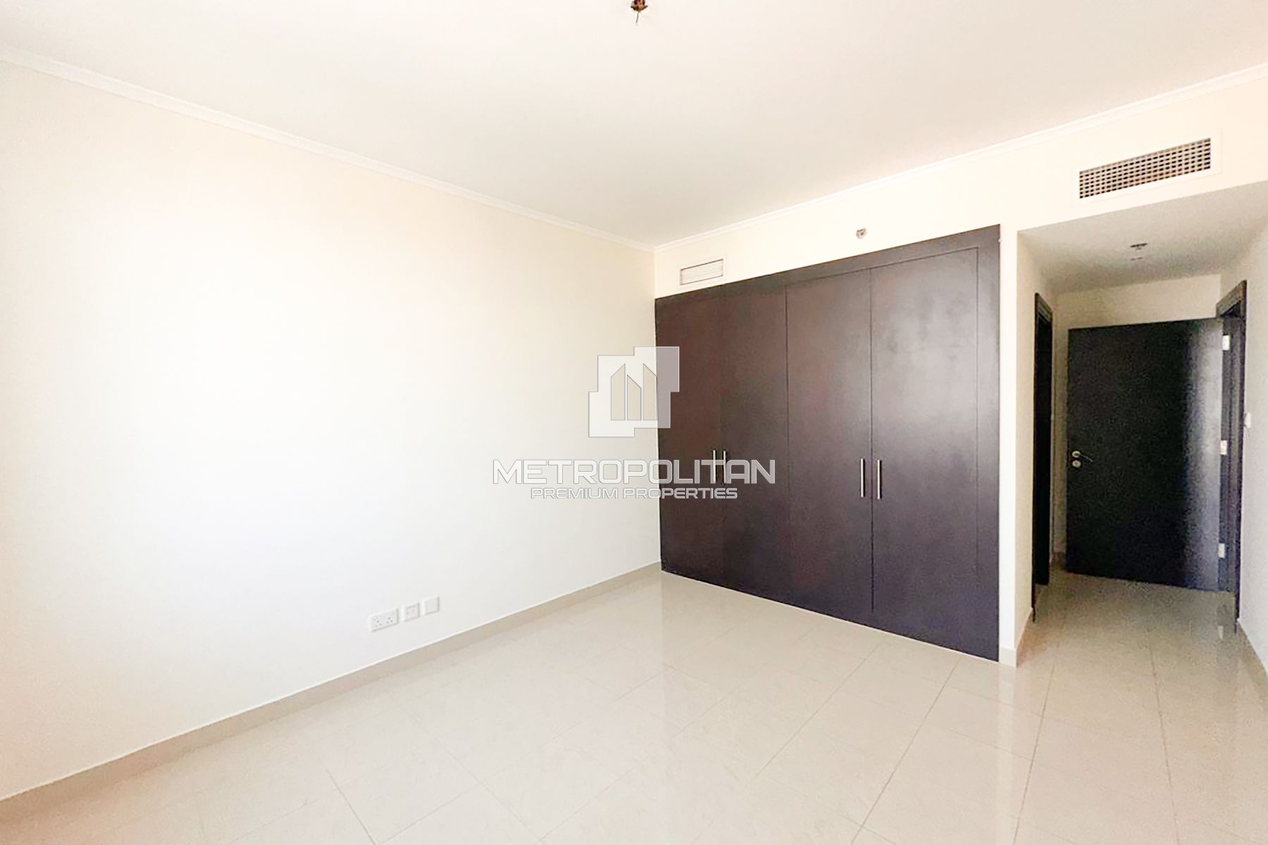 Spacious | High Floor | Golf Views | Vacant photo-5