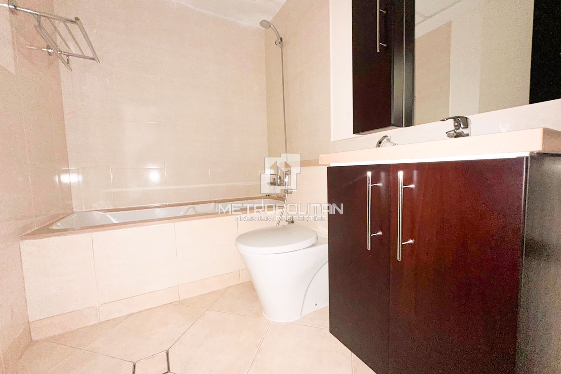 Spacious | High Floor | Golf Views | Vacant photo-6