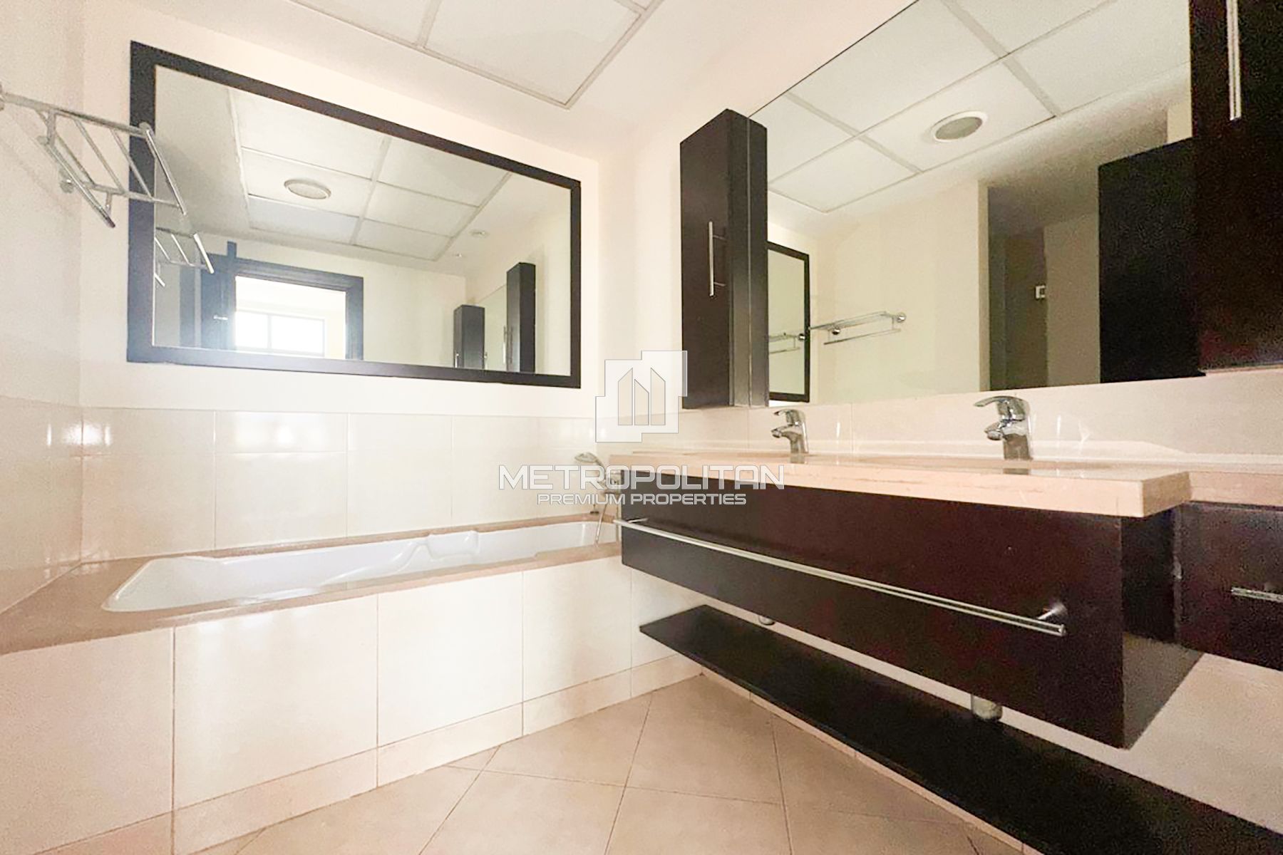 Spacious | High Floor | Golf Views | Vacant photo-10