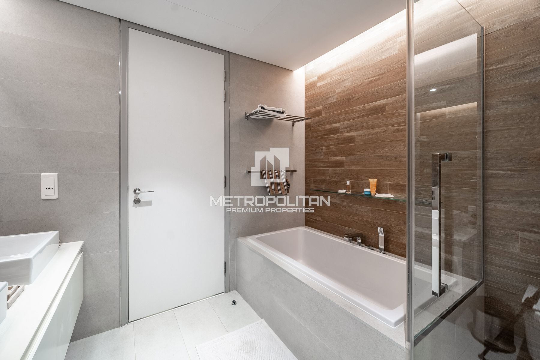 Upgraded | Furnished | Garden View | Island Living photo-8