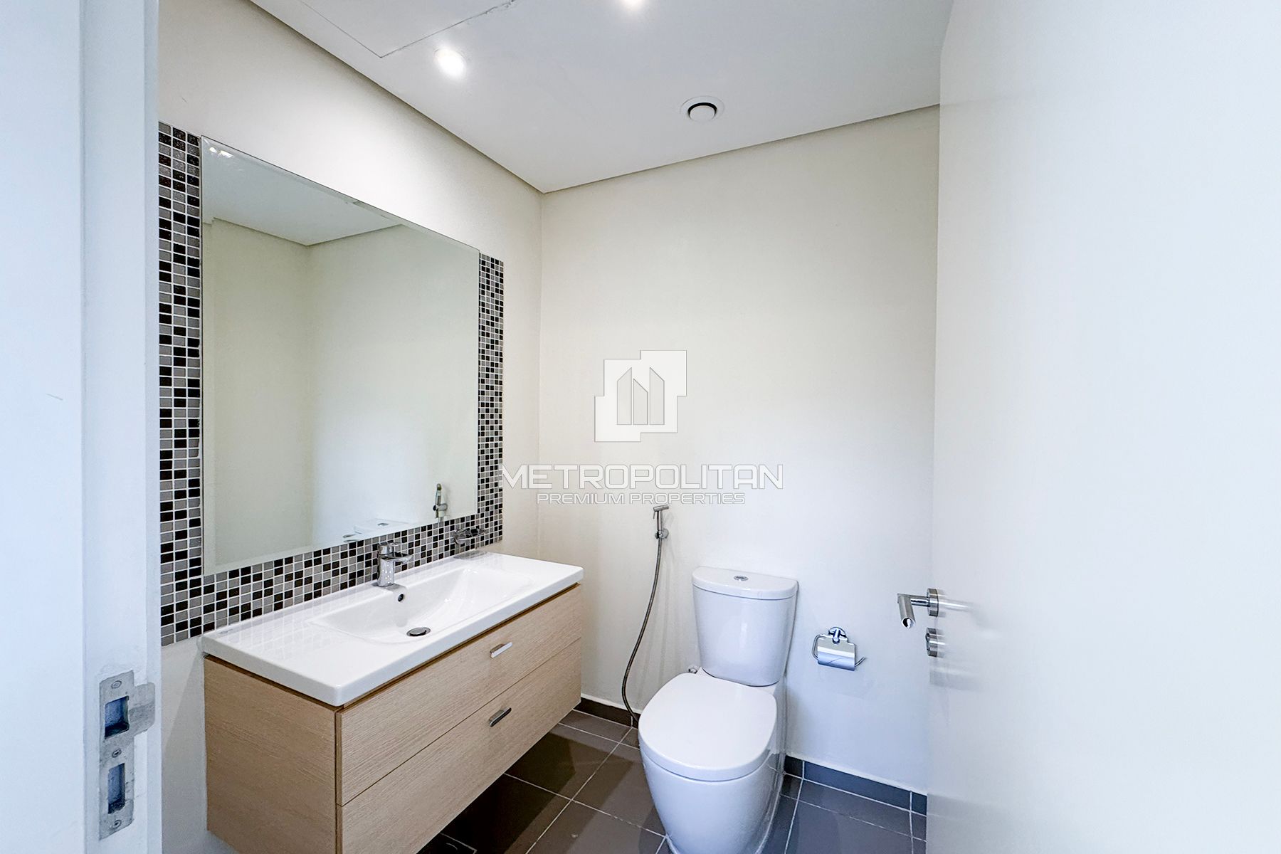 6-комнатная вилла в аренду в Damac Hills 2 – MPR-8524 photo-9