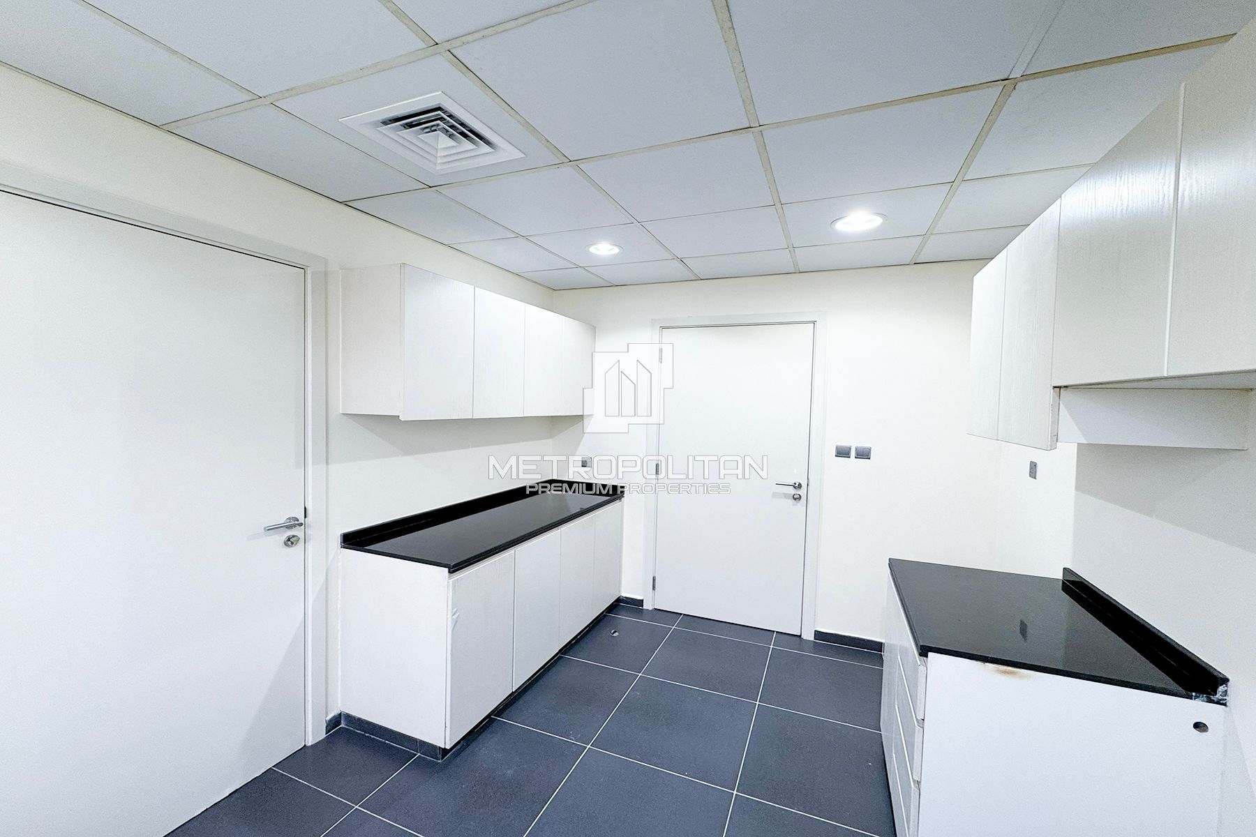 6-комнатная вилла в аренду в Damac Hills 2 – MPR-8524 photo-1