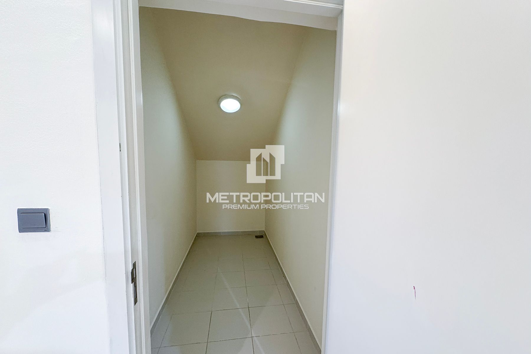 6-комнатная вилла в аренду в Damac Hills 2 – MPR-8524 photo-8