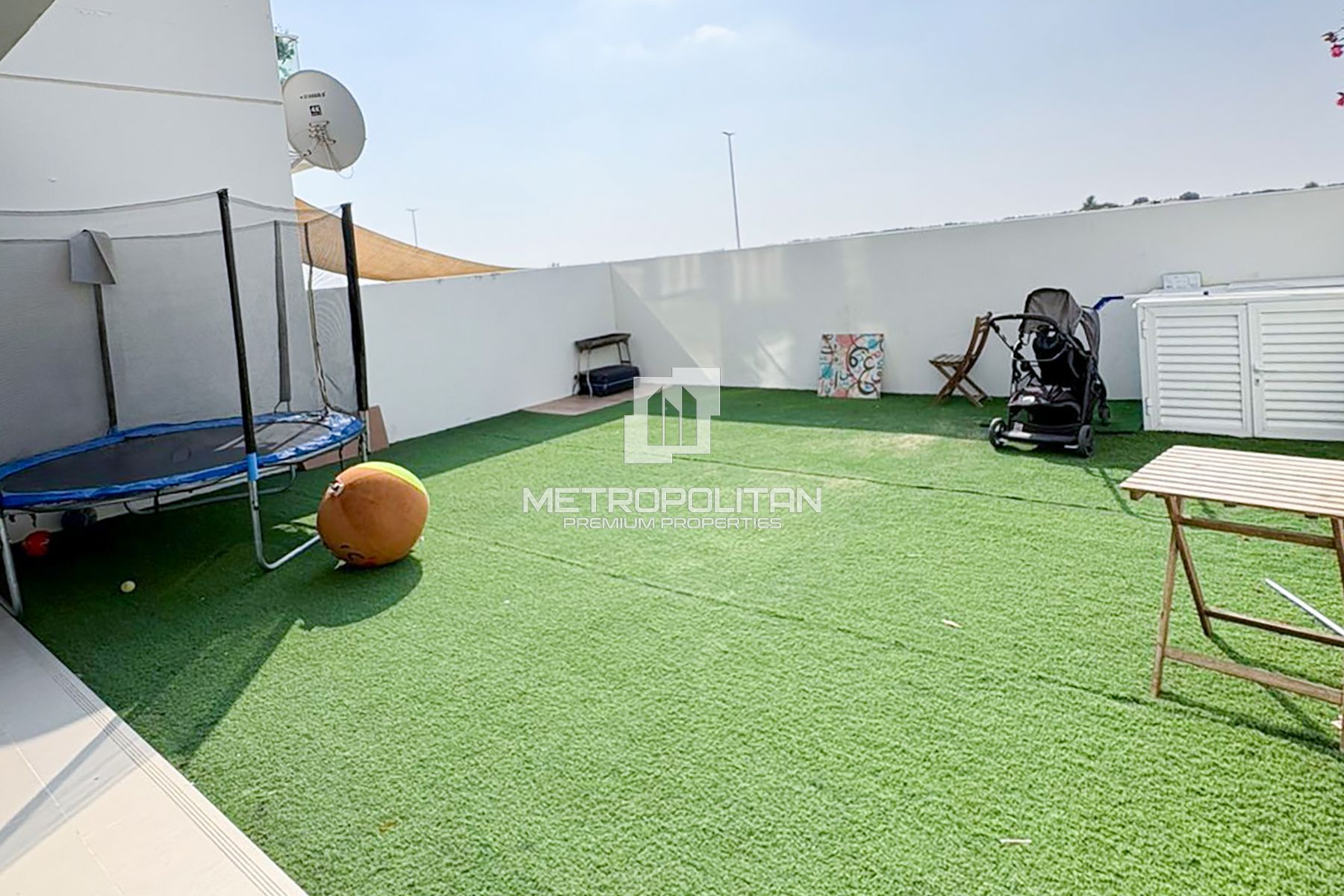 Single Row | Fully Furnished | Upgraded Clean