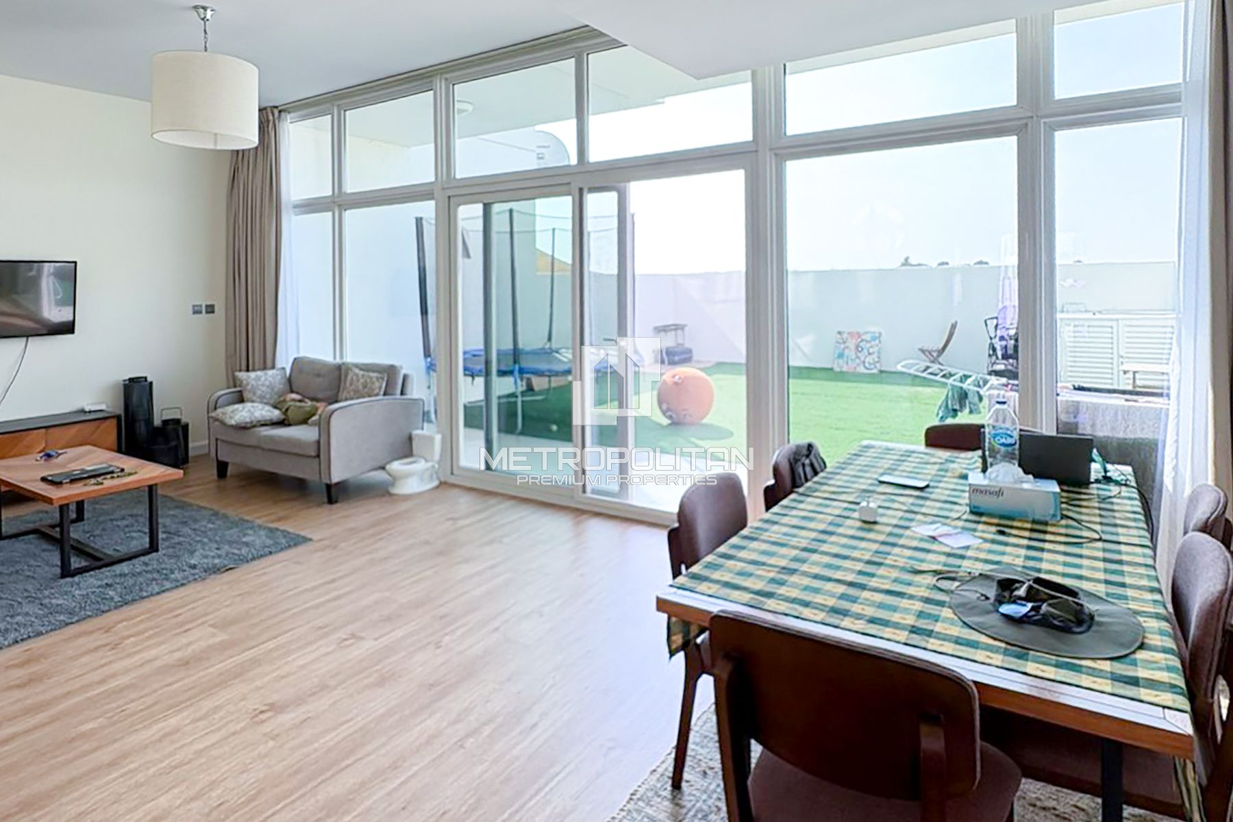 Single Row | Fully Furnished | Upgraded Clean