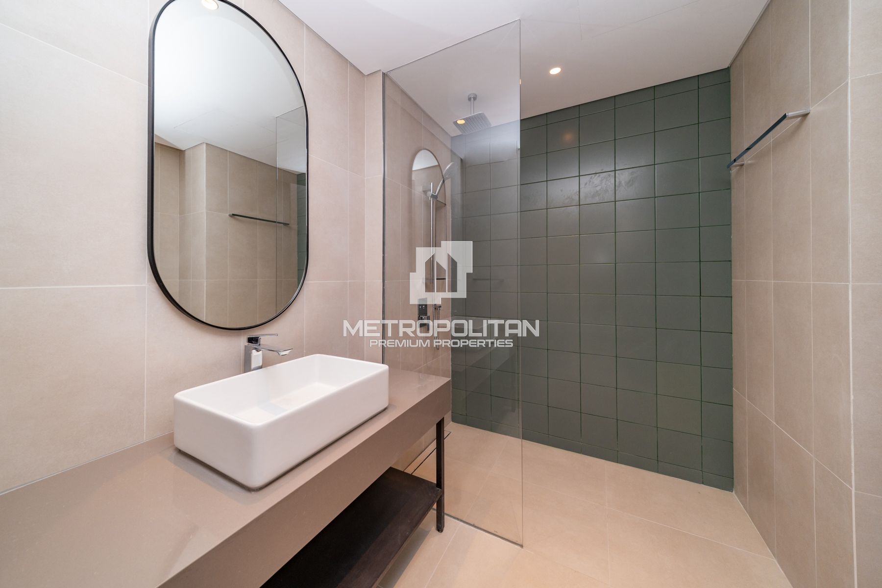 Larger Layout | Keys In Hand | Brand New photo-2