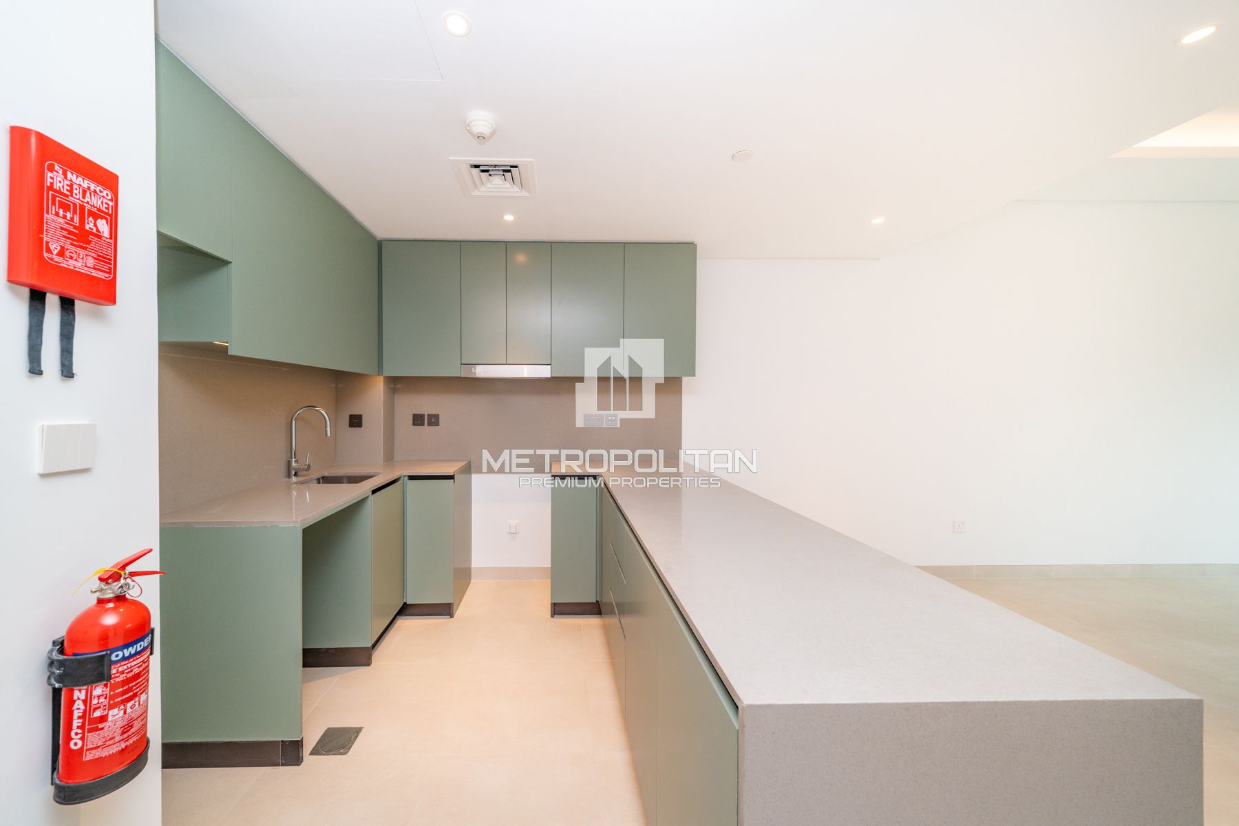 Larger Layout | Keys In Hand | Brand New photo-8