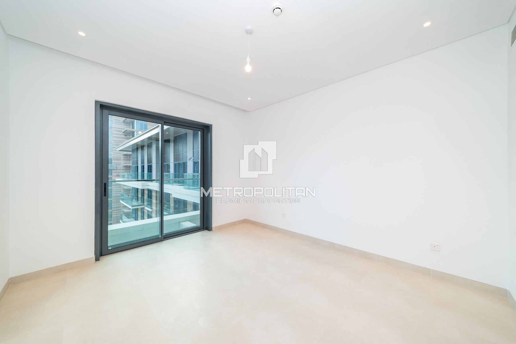 Larger Layout | Keys In Hand | Brand New photo-13