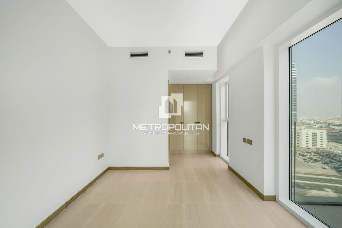 Vacant Jan 20th | Prime Location | Spacious 1 Bed photo-4