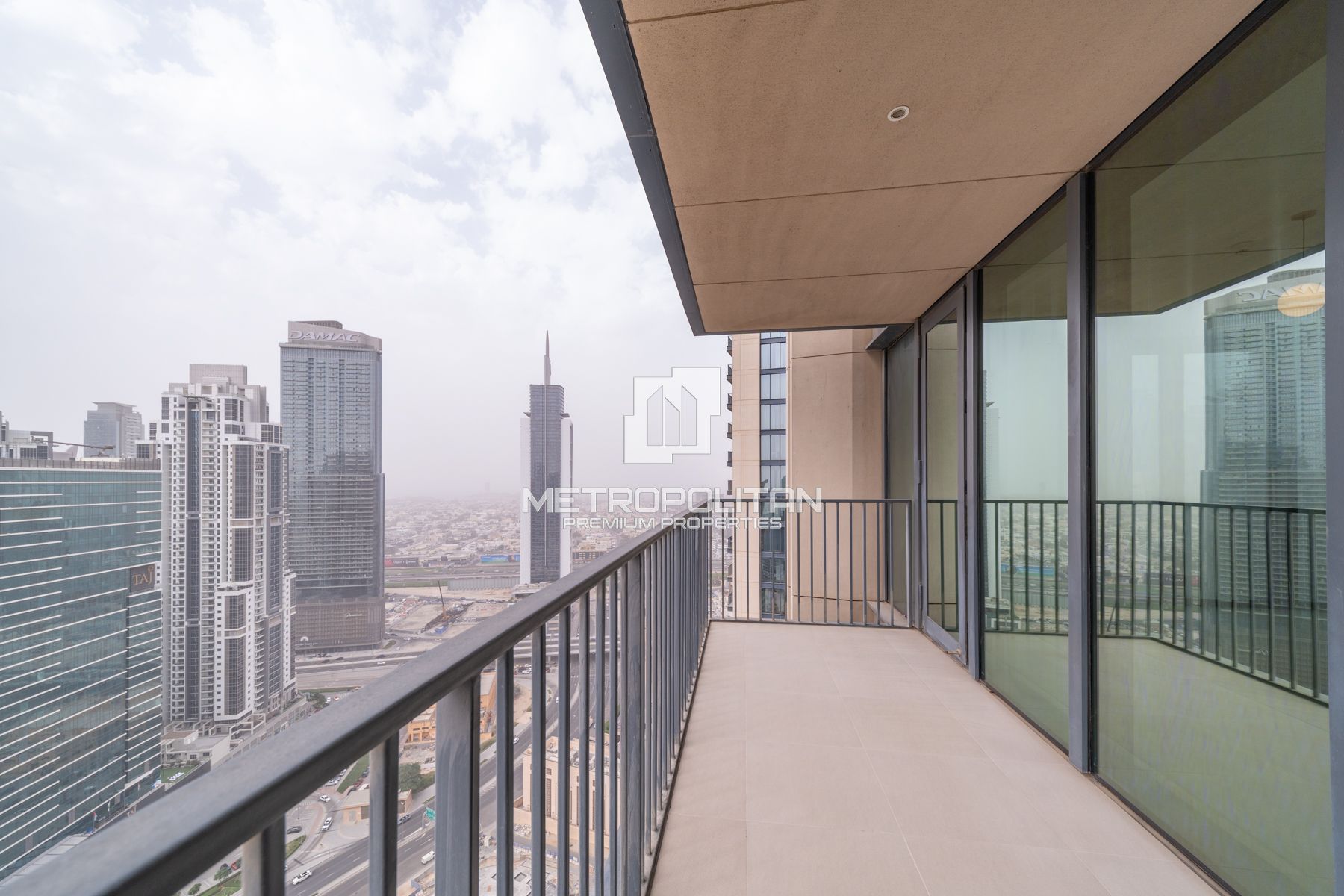 Elegant 2Bed Apartment | Prime Location | Vacant photo-0