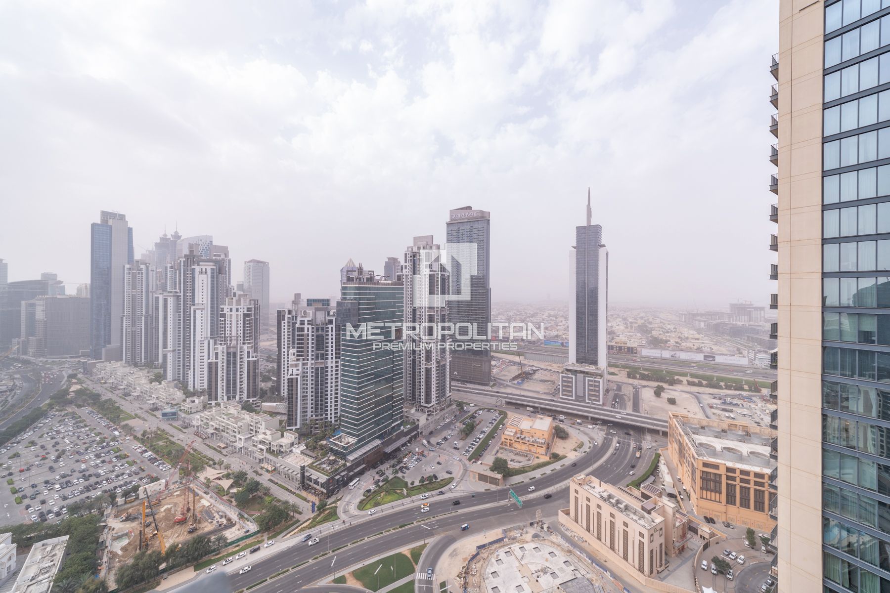 Elegant 2Bed Apartment | Prime Location | Vacant photo-5