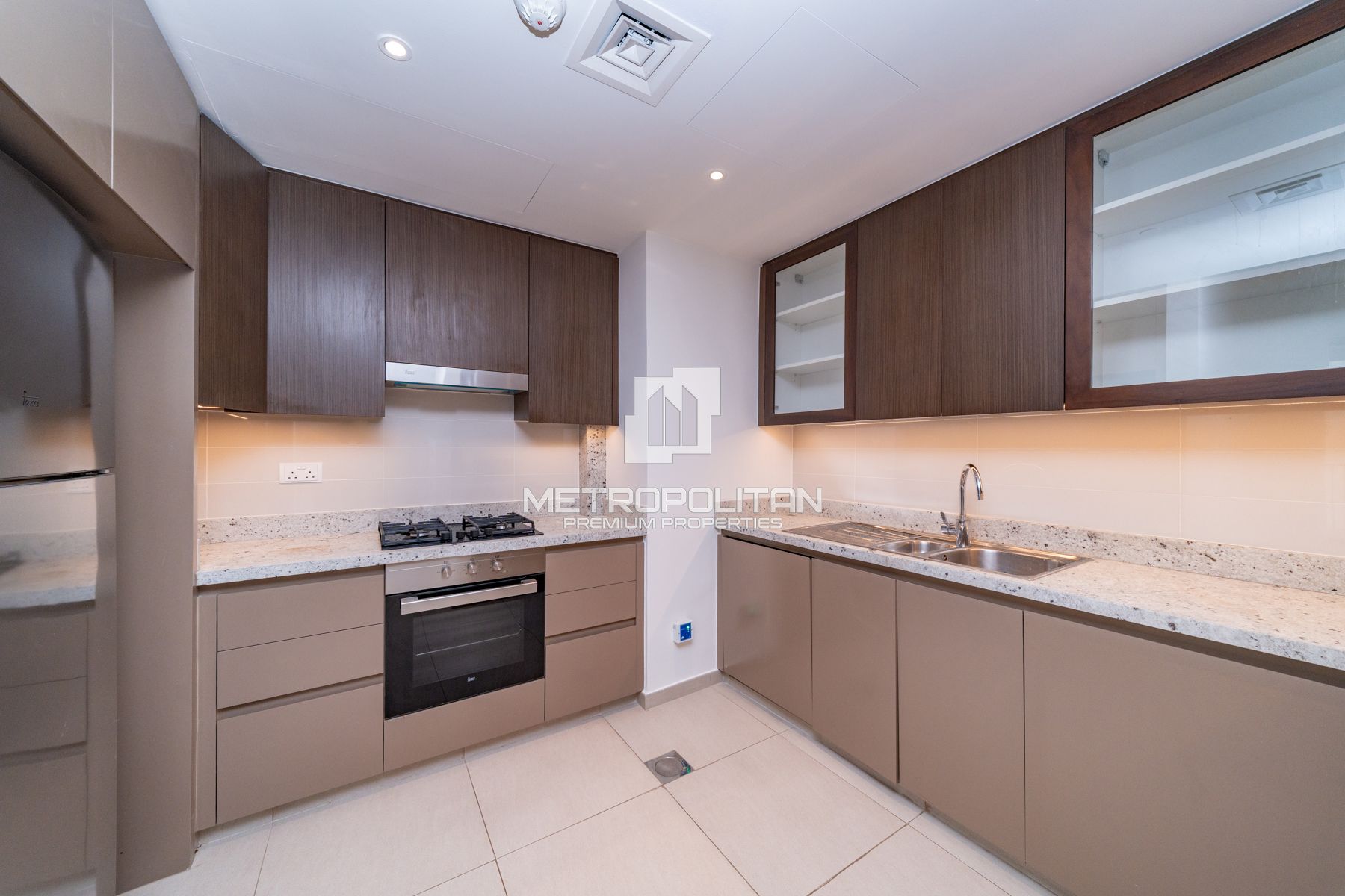Elegant 2Bed Apartment | Prime Location | Vacant photo-8