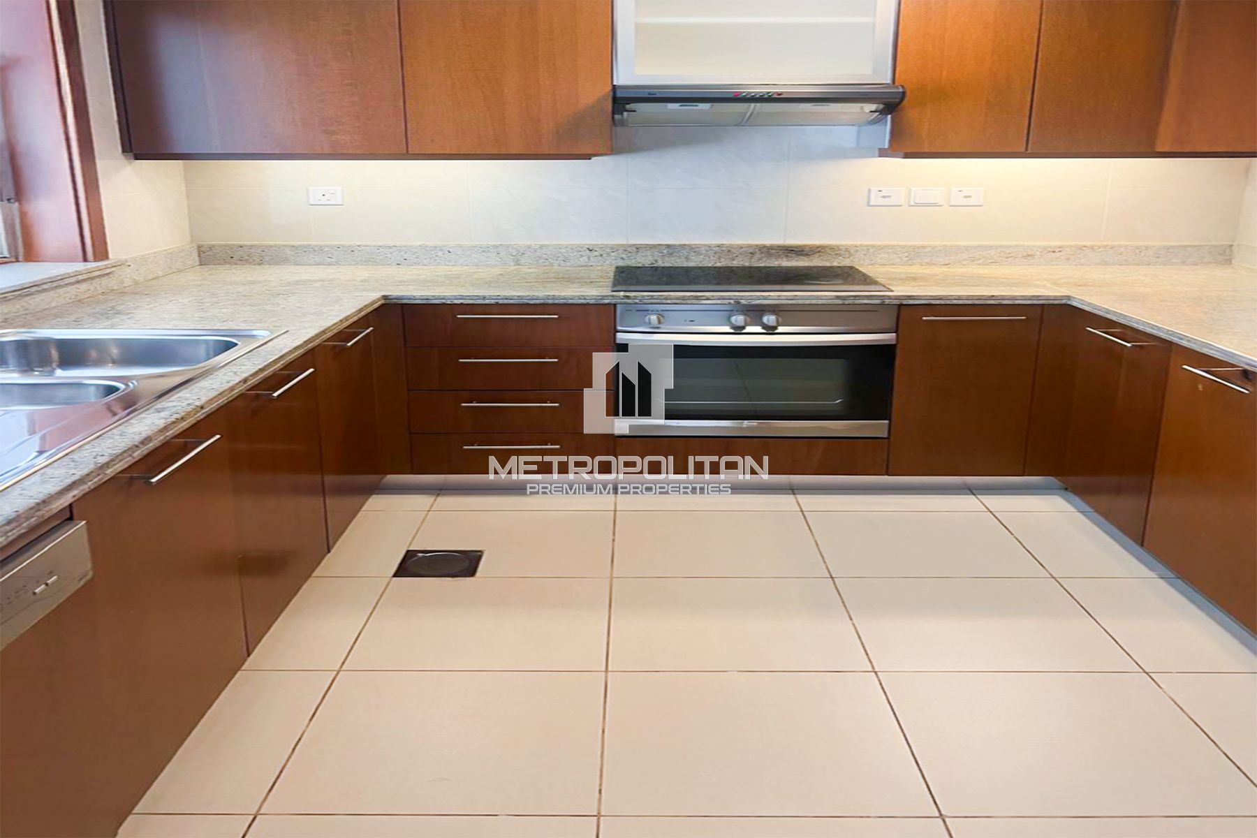 Prime Location | Near Dubai Mall | Spacious Layout photo-11