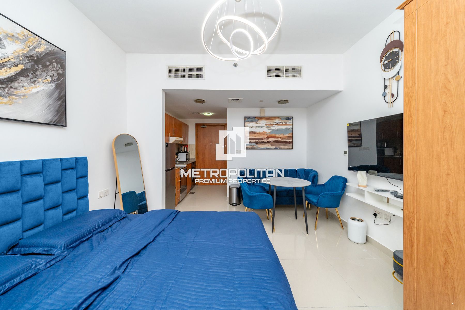 Furnished | Pool and Lake View | Modern