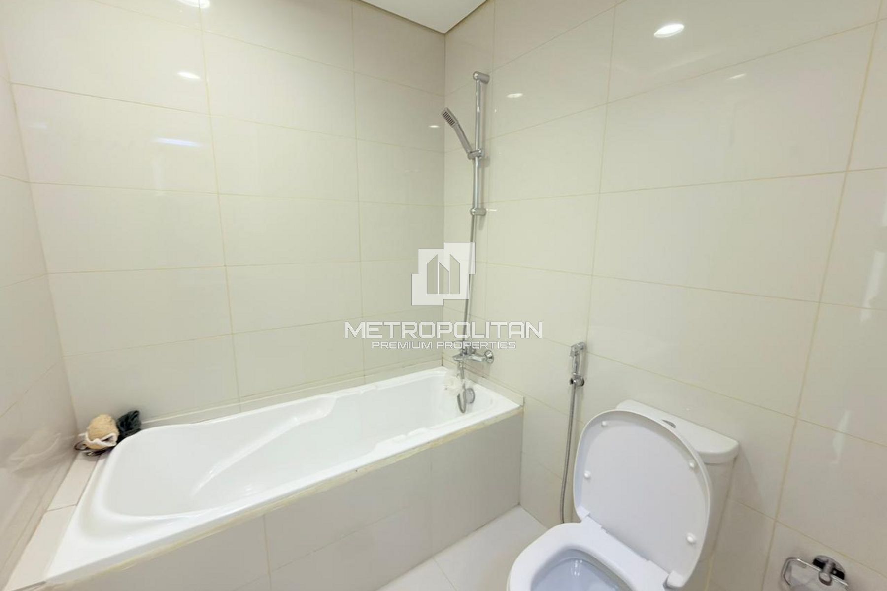 Vacant Now | Best Price | Equipped Kitchen photo-5