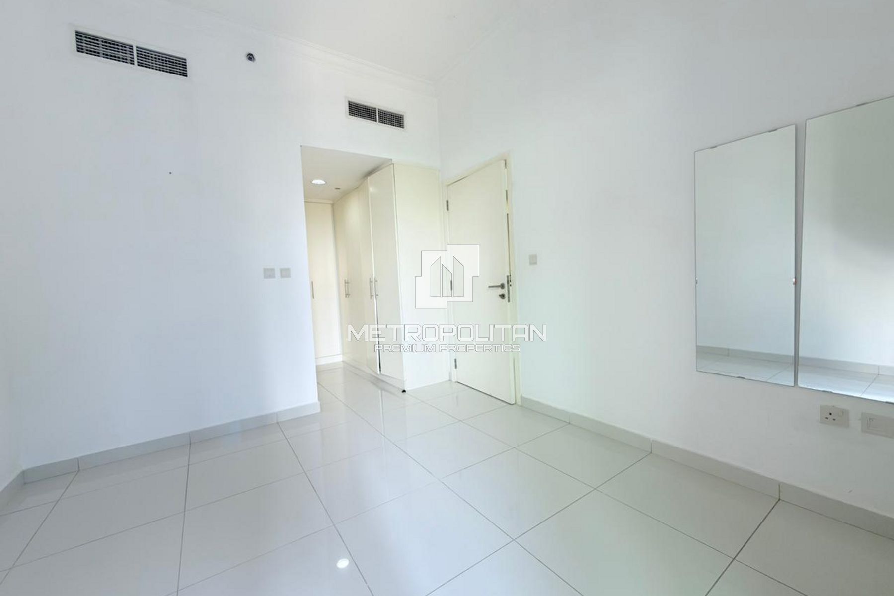 Vacant Now | Best Price | Equipped Kitchen photo-10