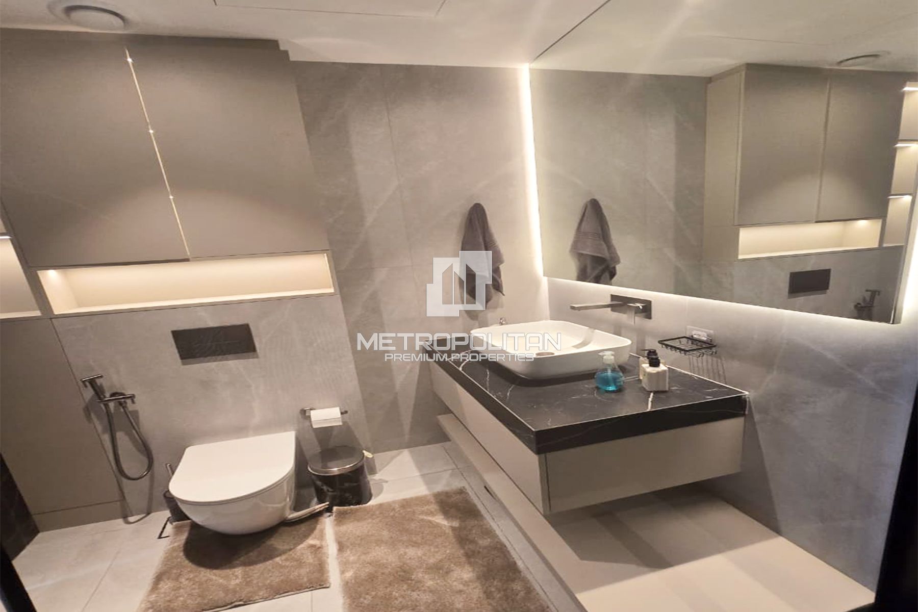 Luxury Furnishing | Fully Upgraded | Canal View photo-3