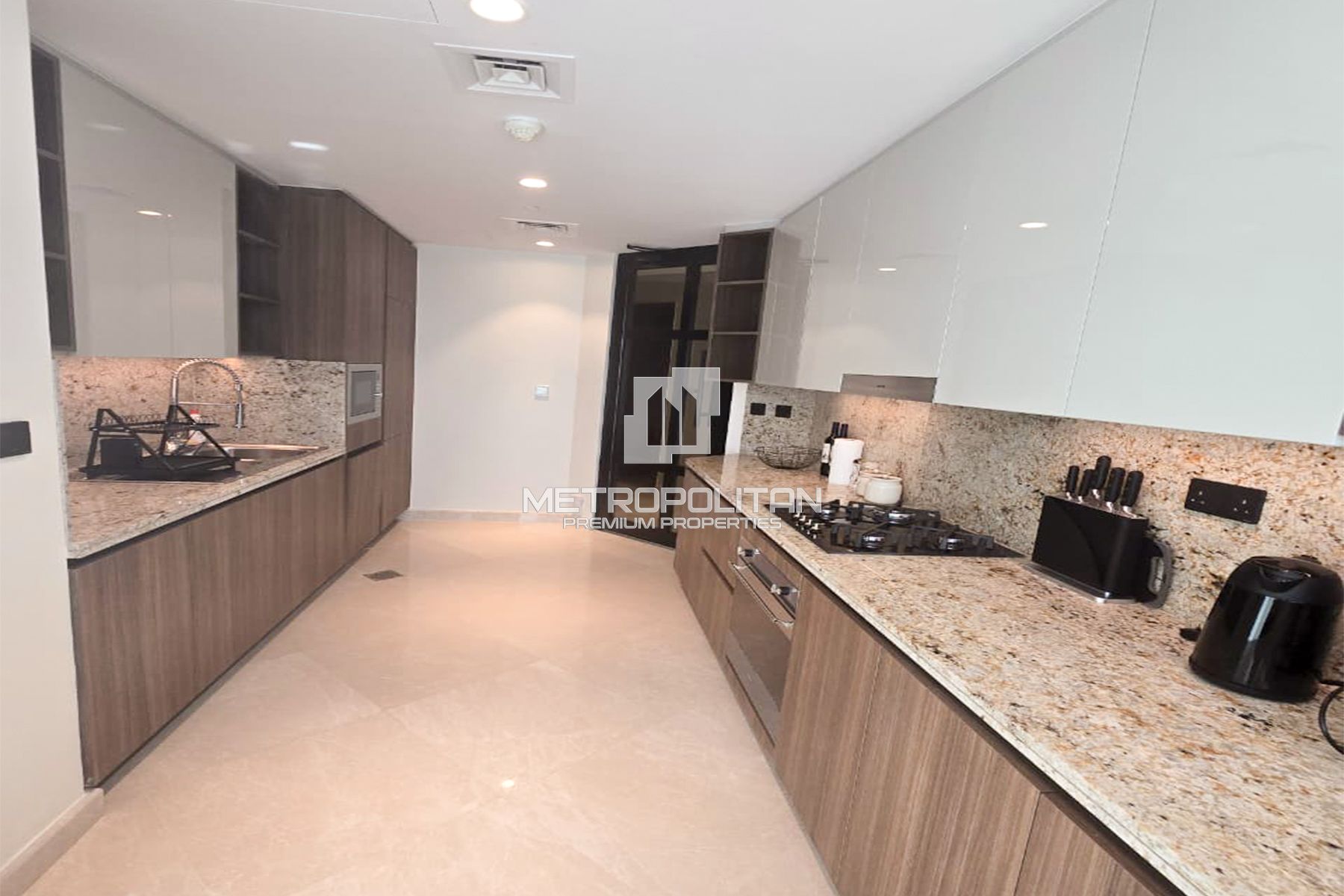 Luxury Furnishing | Fully Upgraded | Canal View photo-6