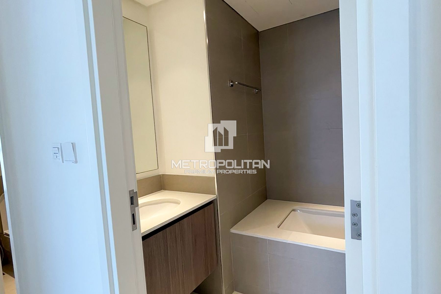 Spacious Layout | Prime Location | Great Layout photo-9