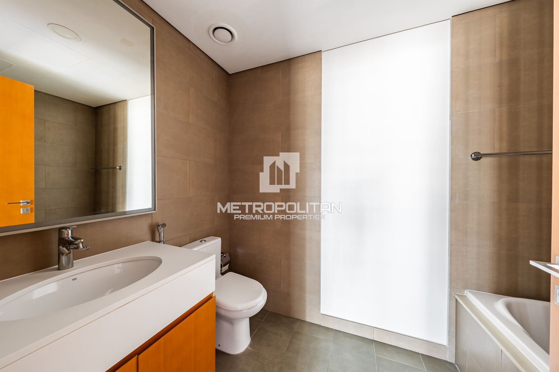 Luxurious and Stylish | Brand New | Prime Location photo-6