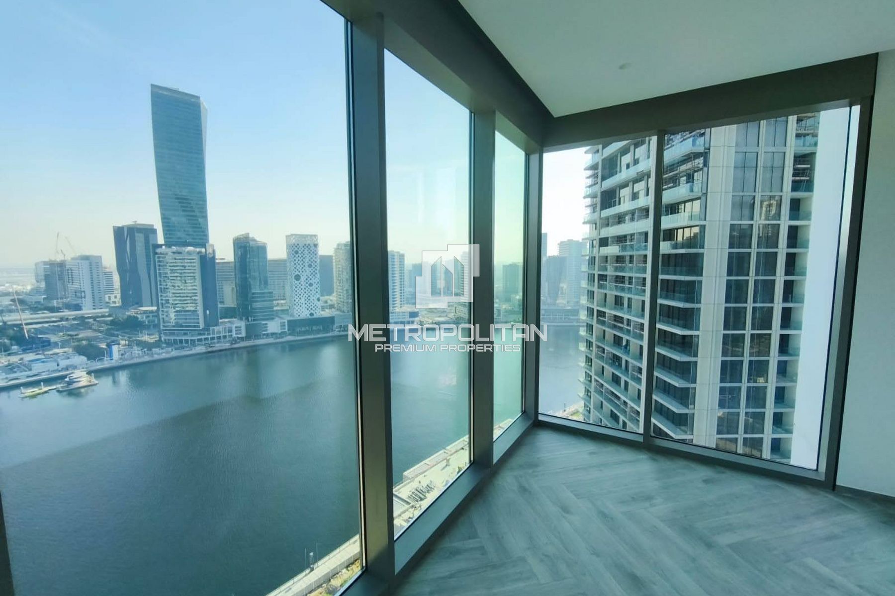 شقة بغرفتي نوم للإيجار في الخليج التجاري – MPR-8912