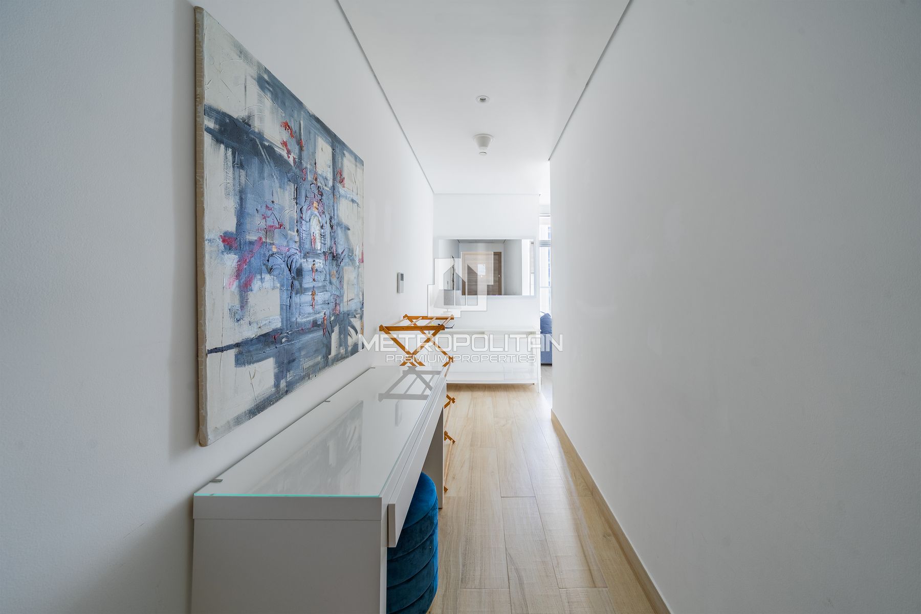 Prime Location | Vacant | Fully Furnished photo-3