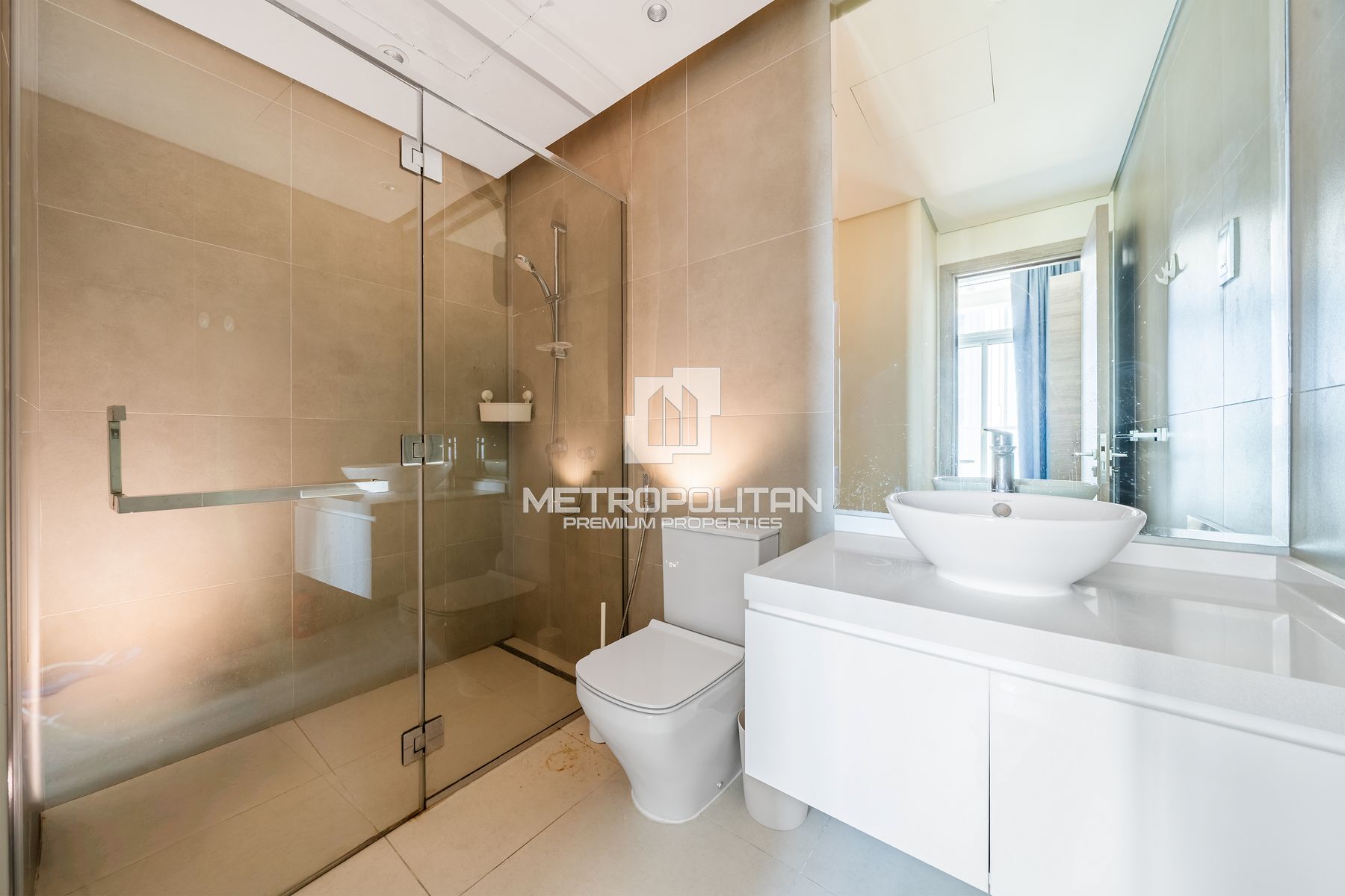 Prime Location | Vacant | Fully Furnished photo-6