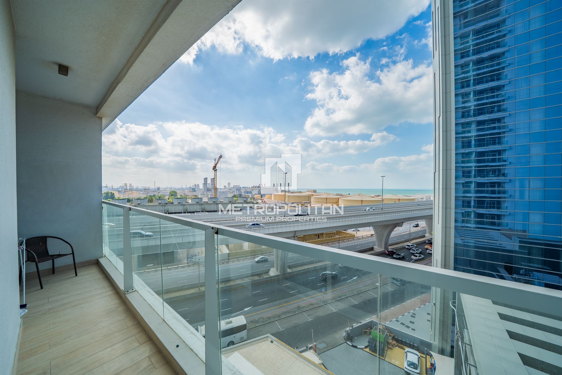 Prime Location | Vacant | Fully Furnished photo-8