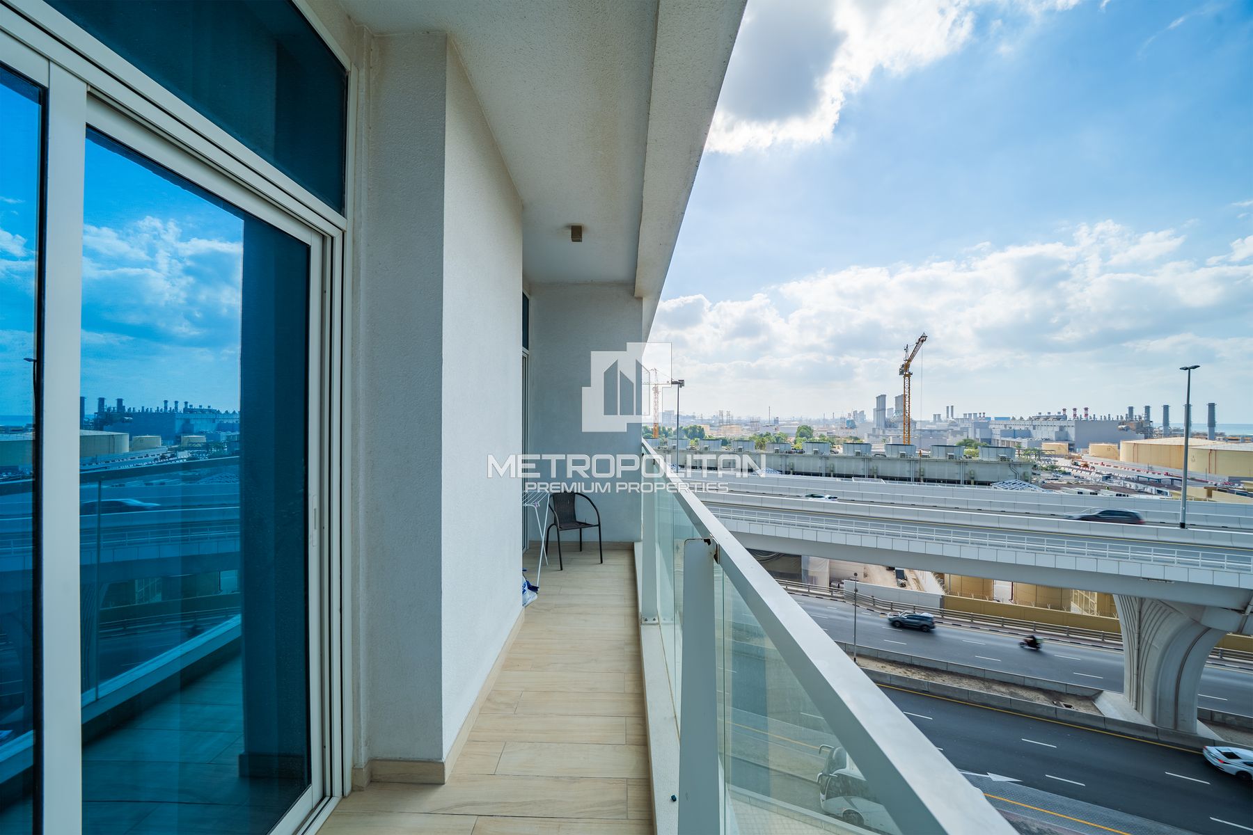 Prime Location | Vacant | Fully Furnished photo-9